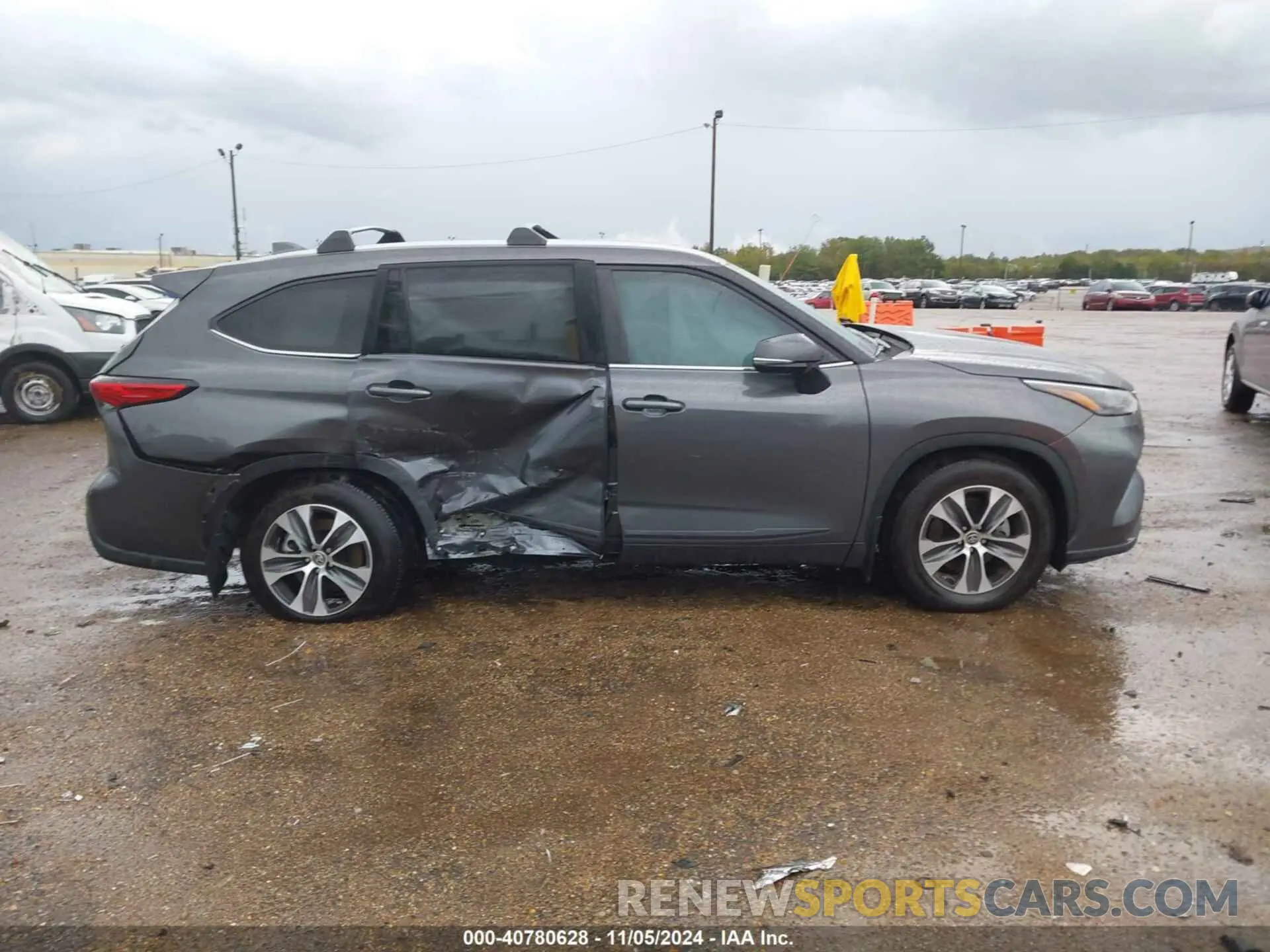 13 fotografías del automóvil dañado 5TDKDRAH9PS012242 TOYOTA HIGHLANDER 2023