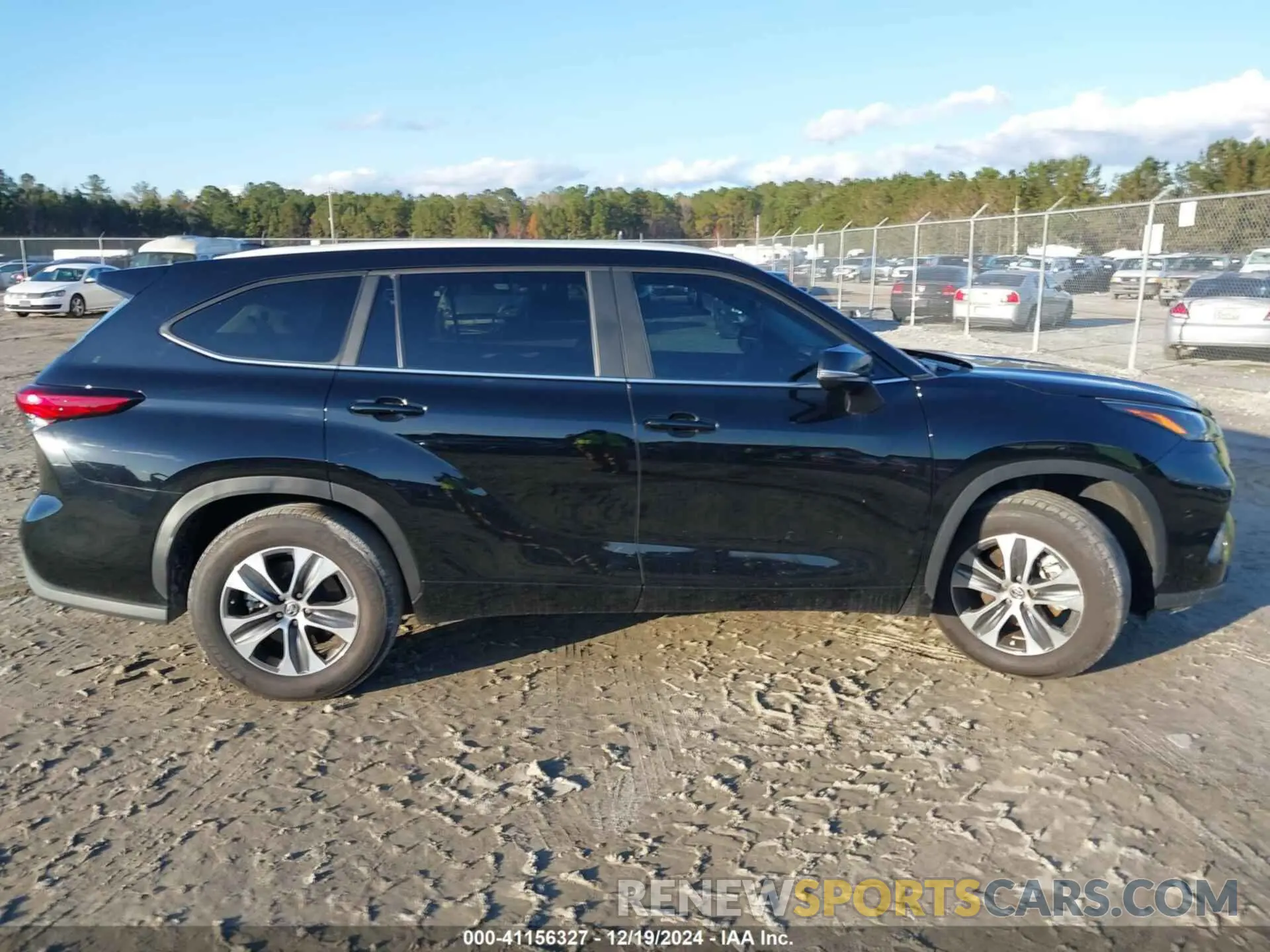 13 fotografías del automóvil dañado 5TDKDRAH9PS041191 TOYOTA HIGHLANDER 2023