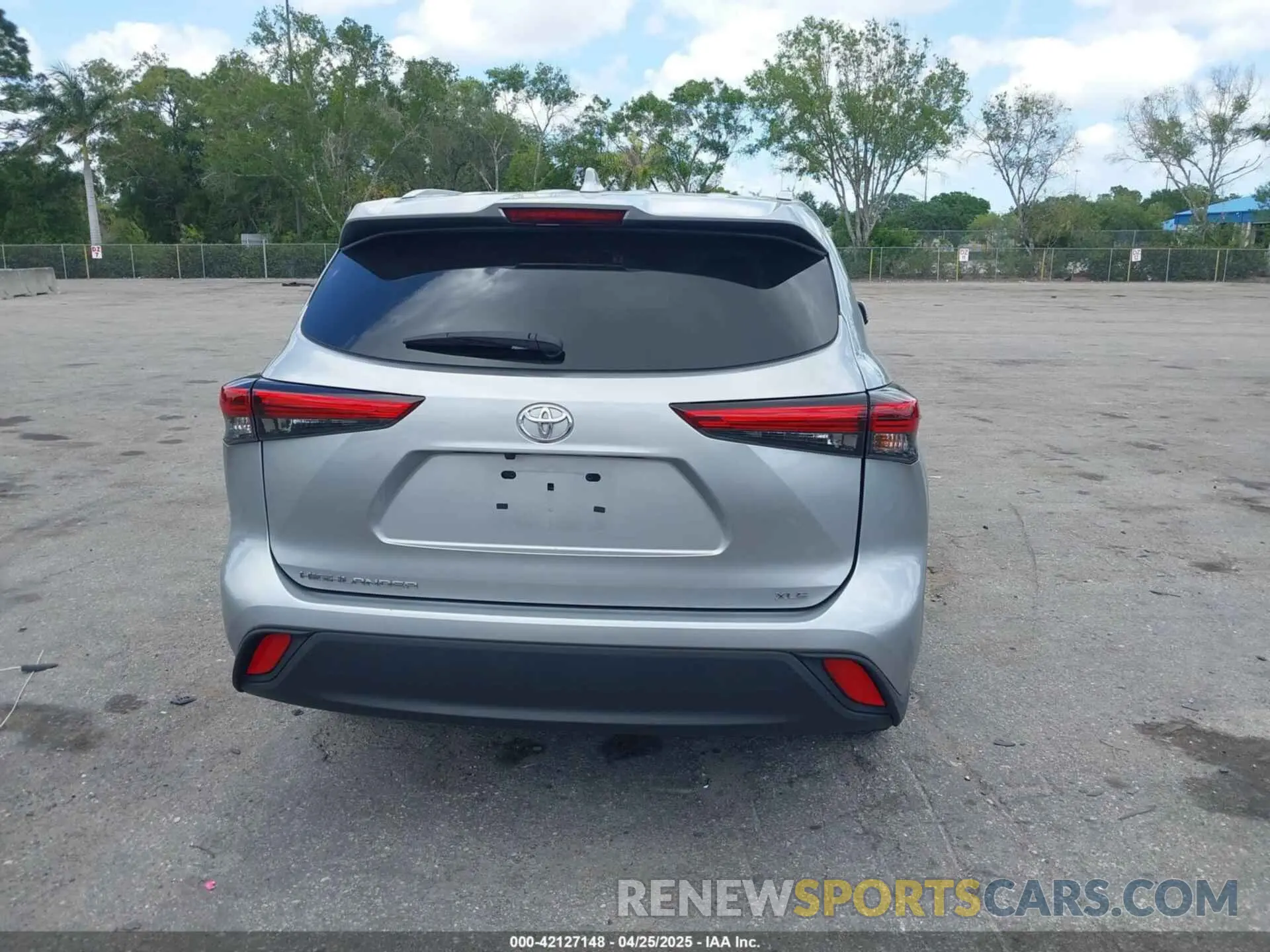 16 fotografías del automóvil dañado 5TDKDRAH9PS504169 TOYOTA HIGHLANDER 2023