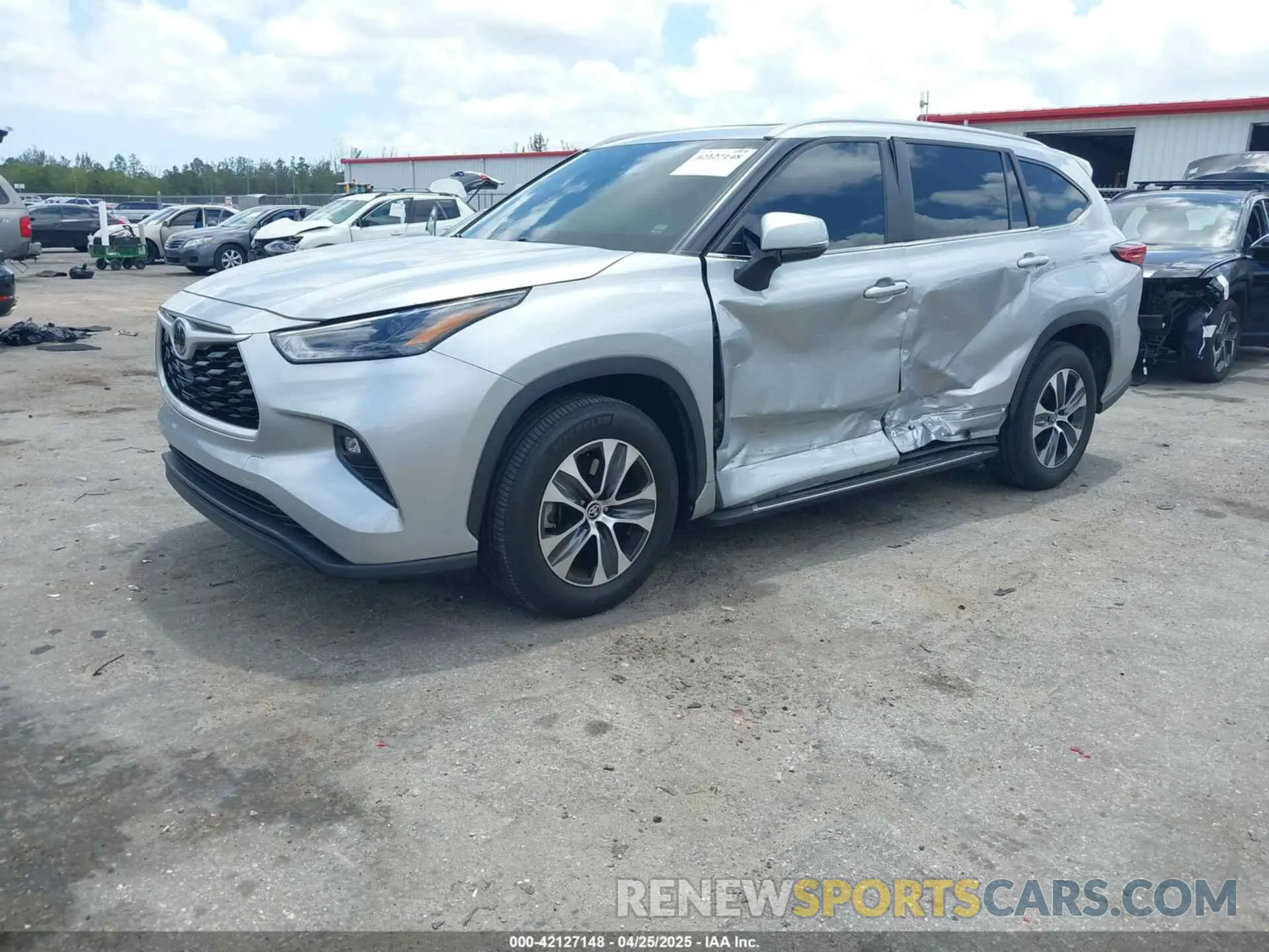 2 fotografías del automóvil dañado 5TDKDRAH9PS504169 TOYOTA HIGHLANDER 2023