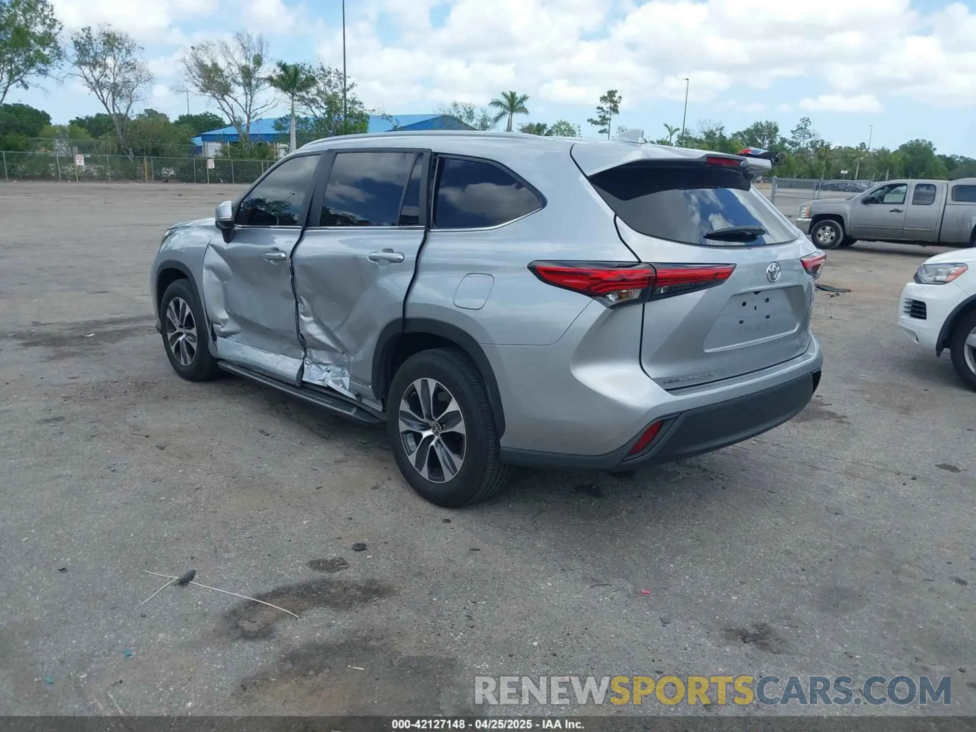 3 fotografías del automóvil dañado 5TDKDRAH9PS504169 TOYOTA HIGHLANDER 2023