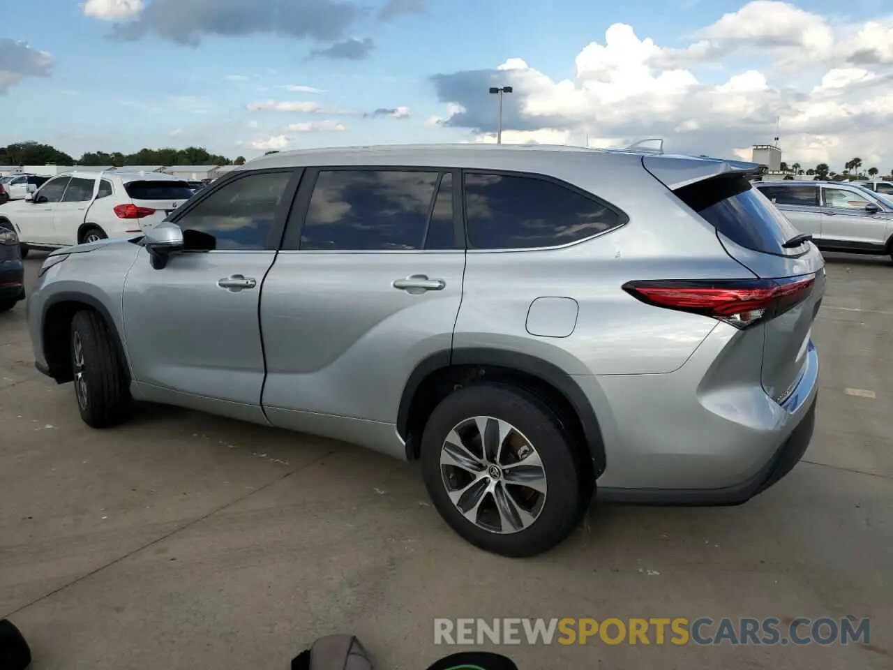 2 fotografías del automóvil dañado 5TDKDRAHXPS006756 TOYOTA HIGHLANDER 2023