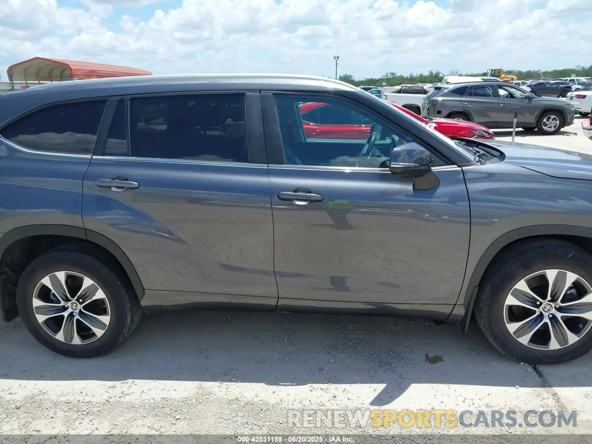 14 fotografías del automóvil dañado 5TDKDRAHXPS007602 TOYOTA HIGHLANDER 2023