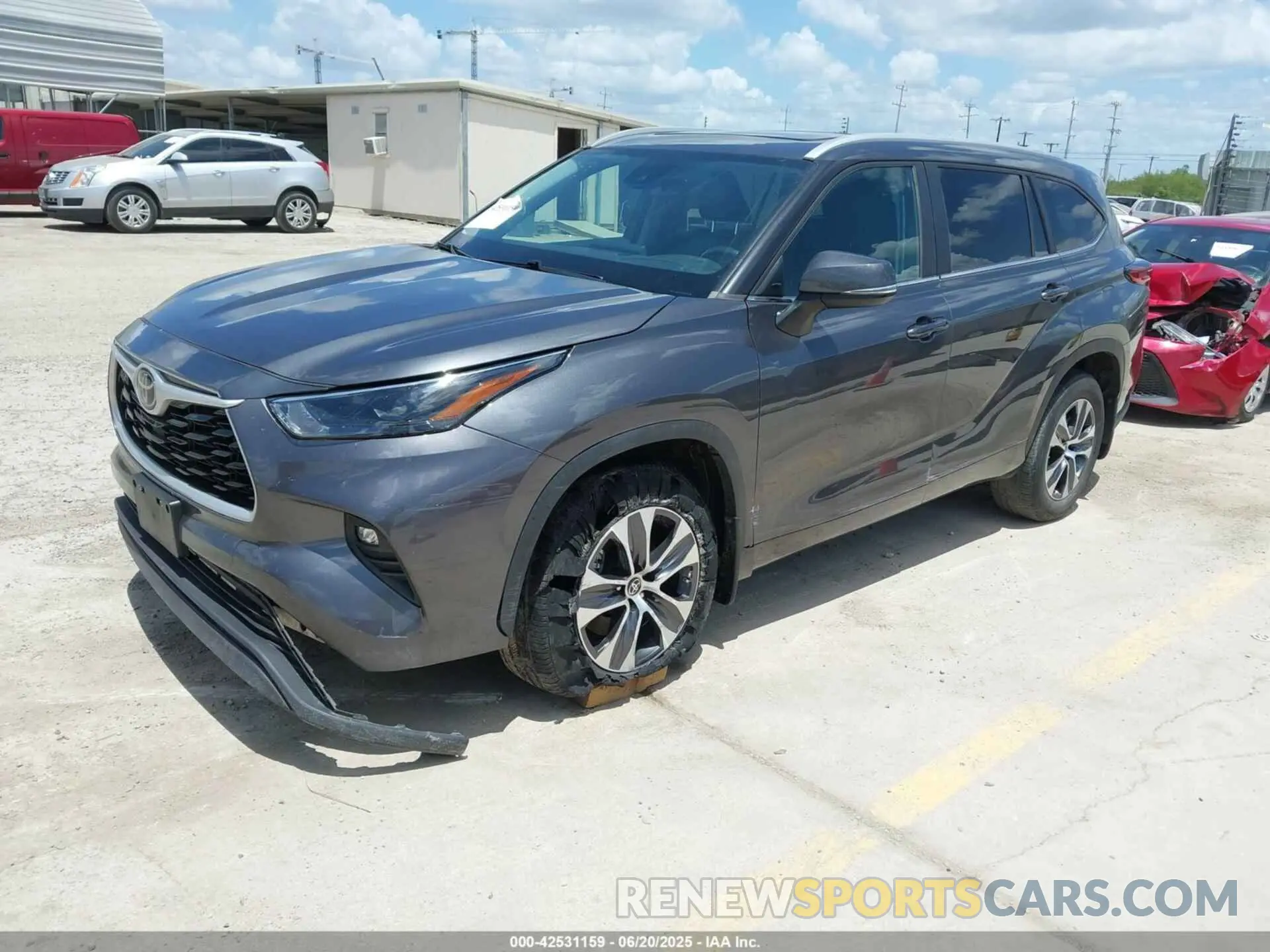 2 fotografías del automóvil dañado 5TDKDRAHXPS007602 TOYOTA HIGHLANDER 2023