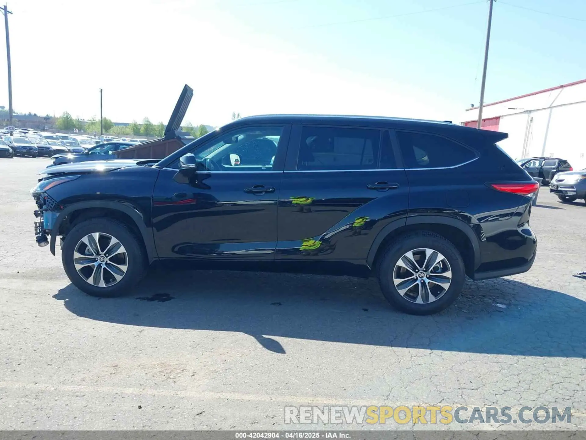 15 fotografías del automóvil dañado 5TDKDRAHXPS010127 TOYOTA HIGHLANDER 2023
