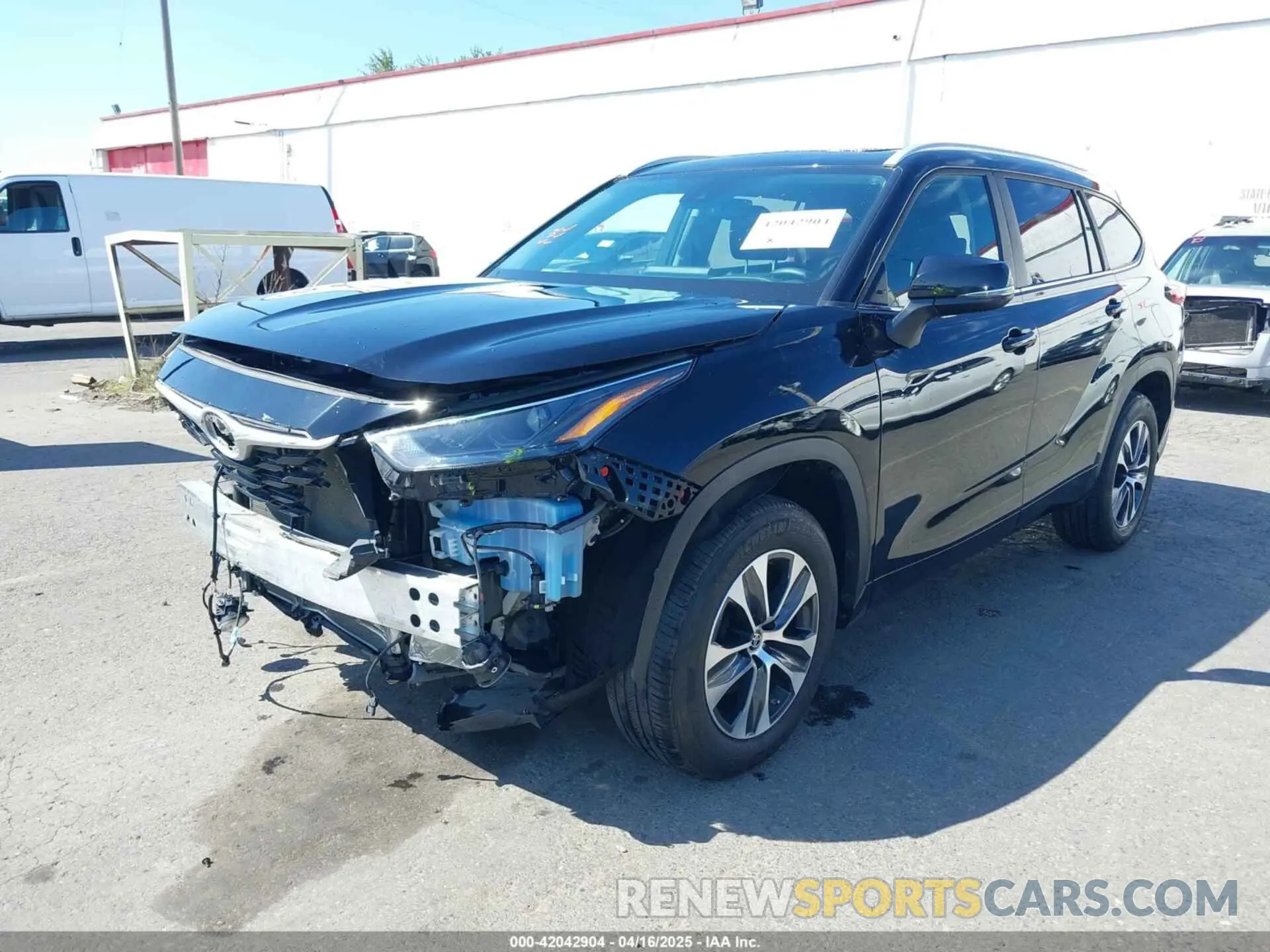 2 fotografías del automóvil dañado 5TDKDRAHXPS010127 TOYOTA HIGHLANDER 2023