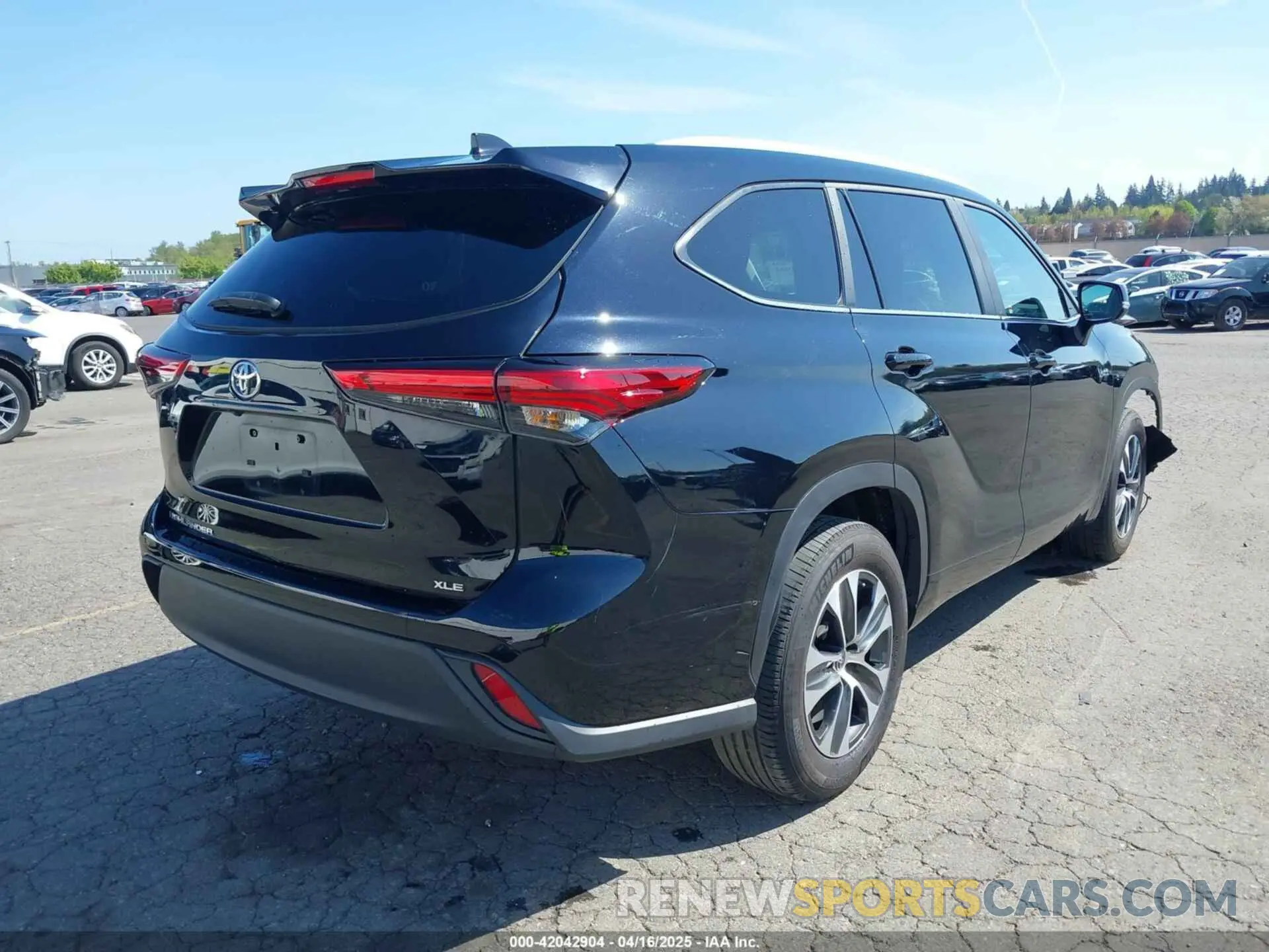 4 fotografías del automóvil dañado 5TDKDRAHXPS010127 TOYOTA HIGHLANDER 2023