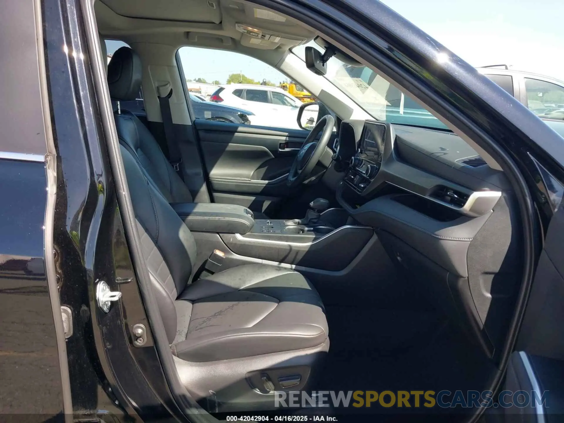 5 fotografías del automóvil dañado 5TDKDRAHXPS010127 TOYOTA HIGHLANDER 2023