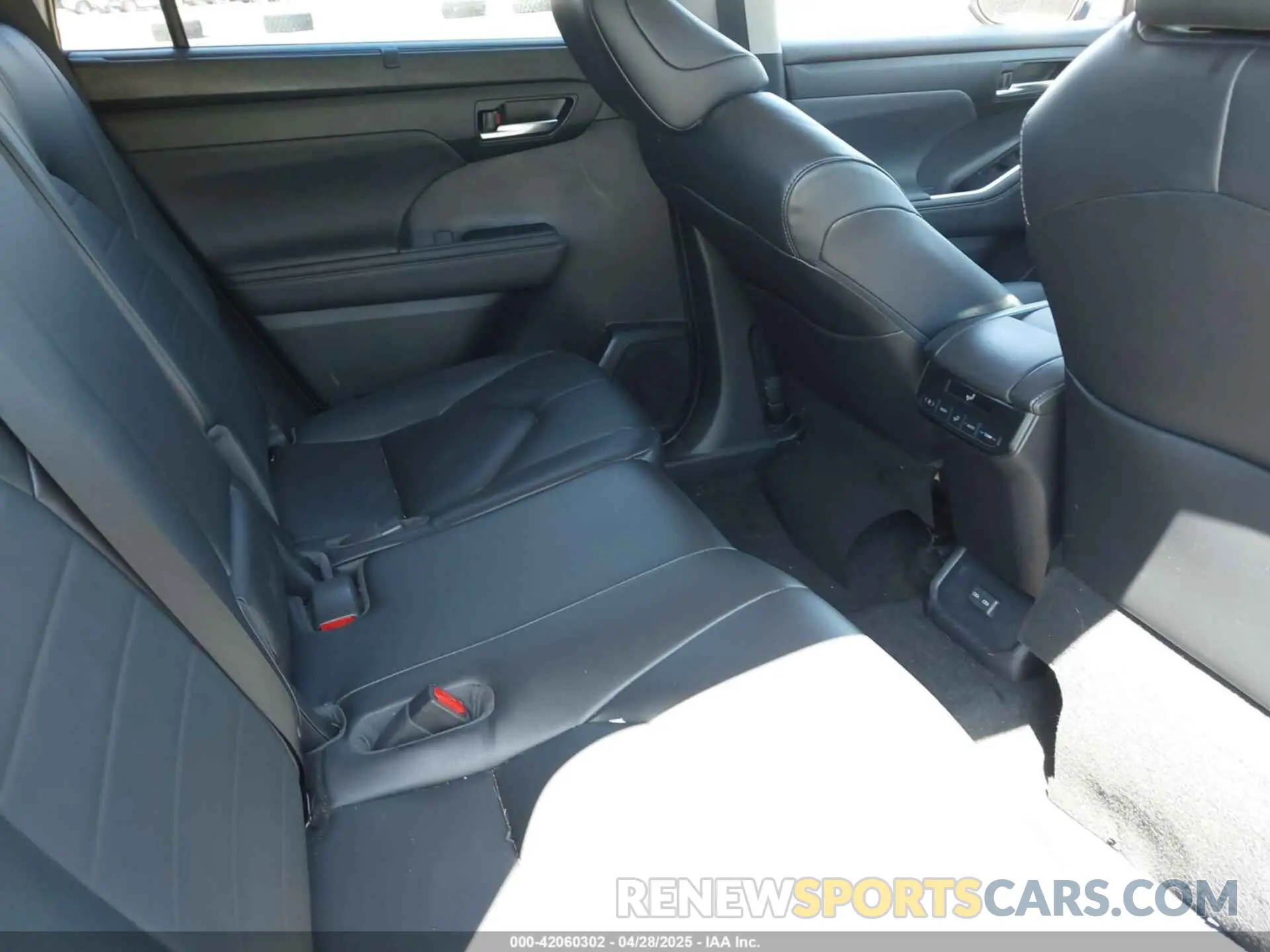 8 fotografías del automóvil dañado 5TDKDRBH2PS018091 TOYOTA HIGHLANDER 2023