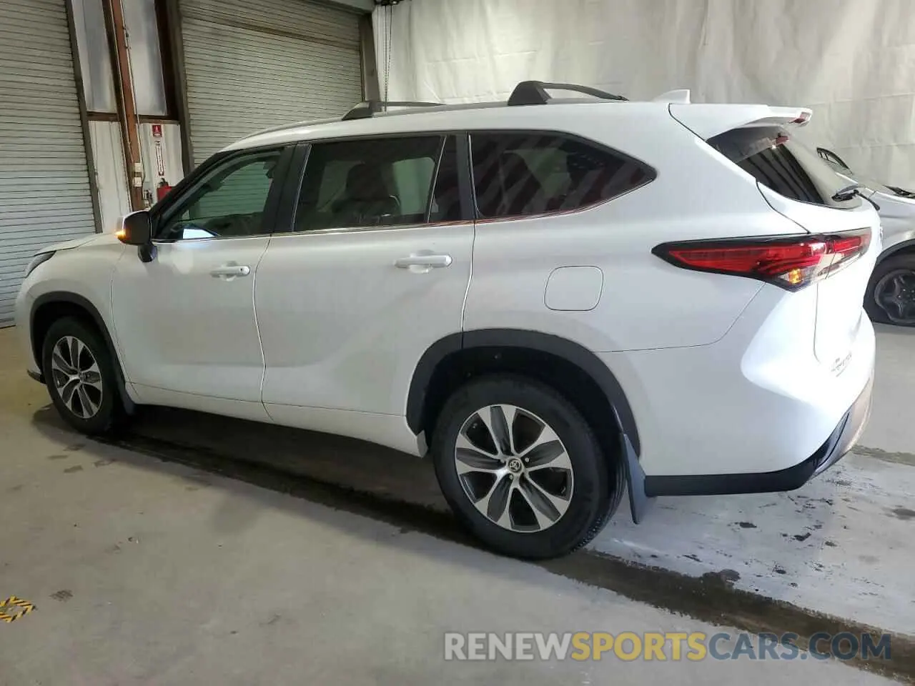 2 fotografías del automóvil dañado 5TDKDRBH4PS023924 TOYOTA HIGHLANDER 2023