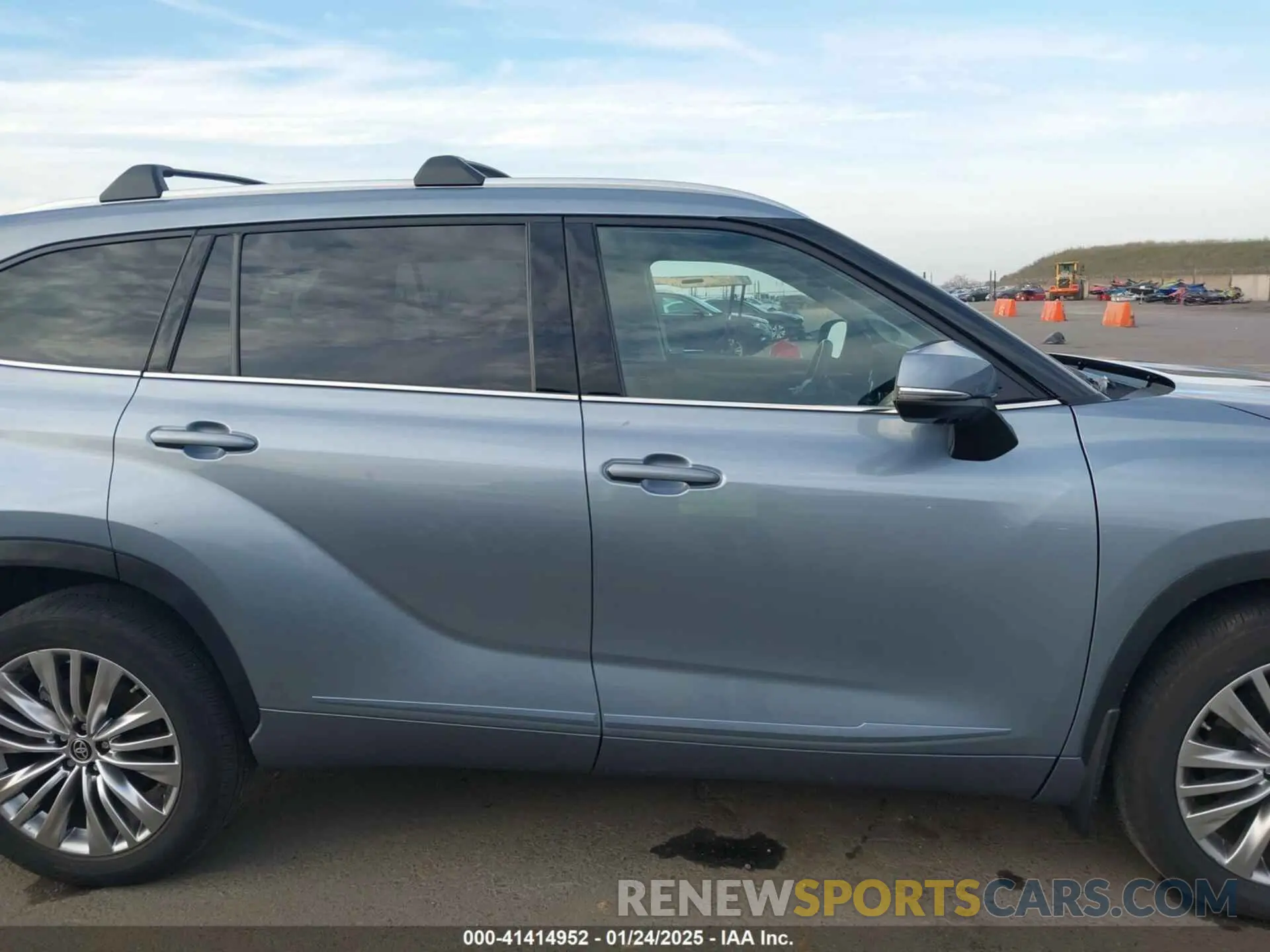 13 fotografías del automóvil dañado 5TDKDRBH6PS040174 TOYOTA HIGHLANDER 2023