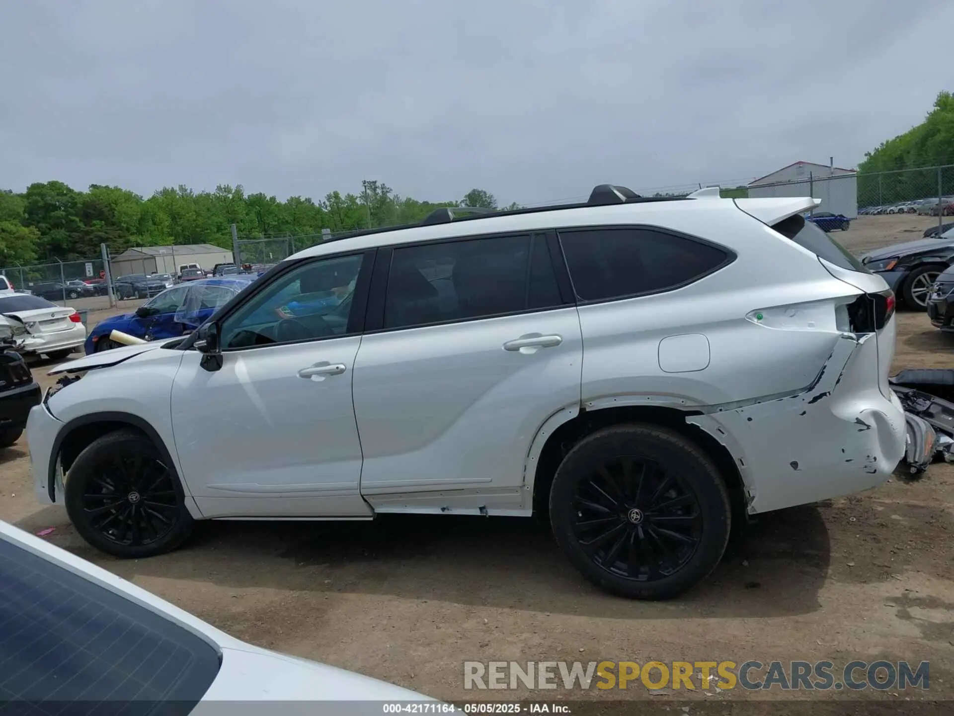 14 fotografías del automóvil dañado 5TDKDRBH9PS014622 TOYOTA HIGHLANDER 2023