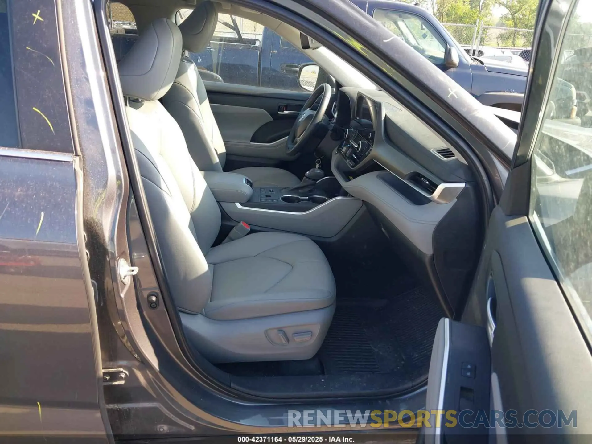 5 fotografías del automóvil dañado 5TDKDRBH9PS043442 TOYOTA HIGHLANDER 2023