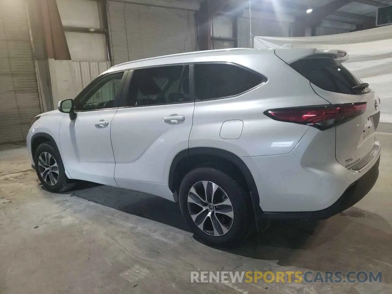 2 fotografías del automóvil dañado 5TDKDRBHXPS523568 TOYOTA HIGHLANDER 2023