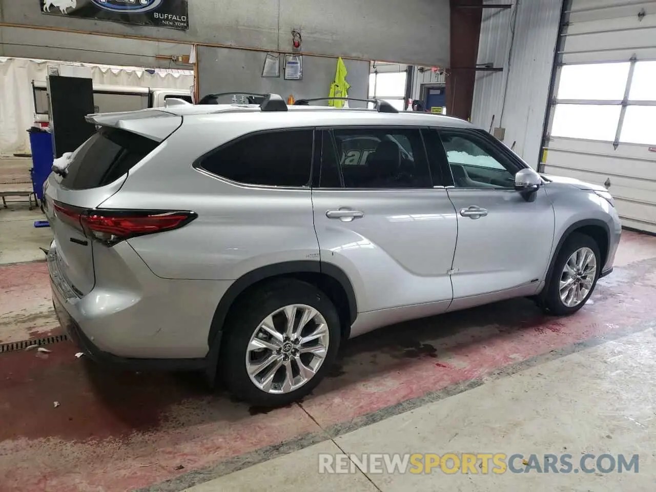 3 fotografías del automóvil dañado 5TDXBRCH2PS586089 TOYOTA HIGHLANDER 2023