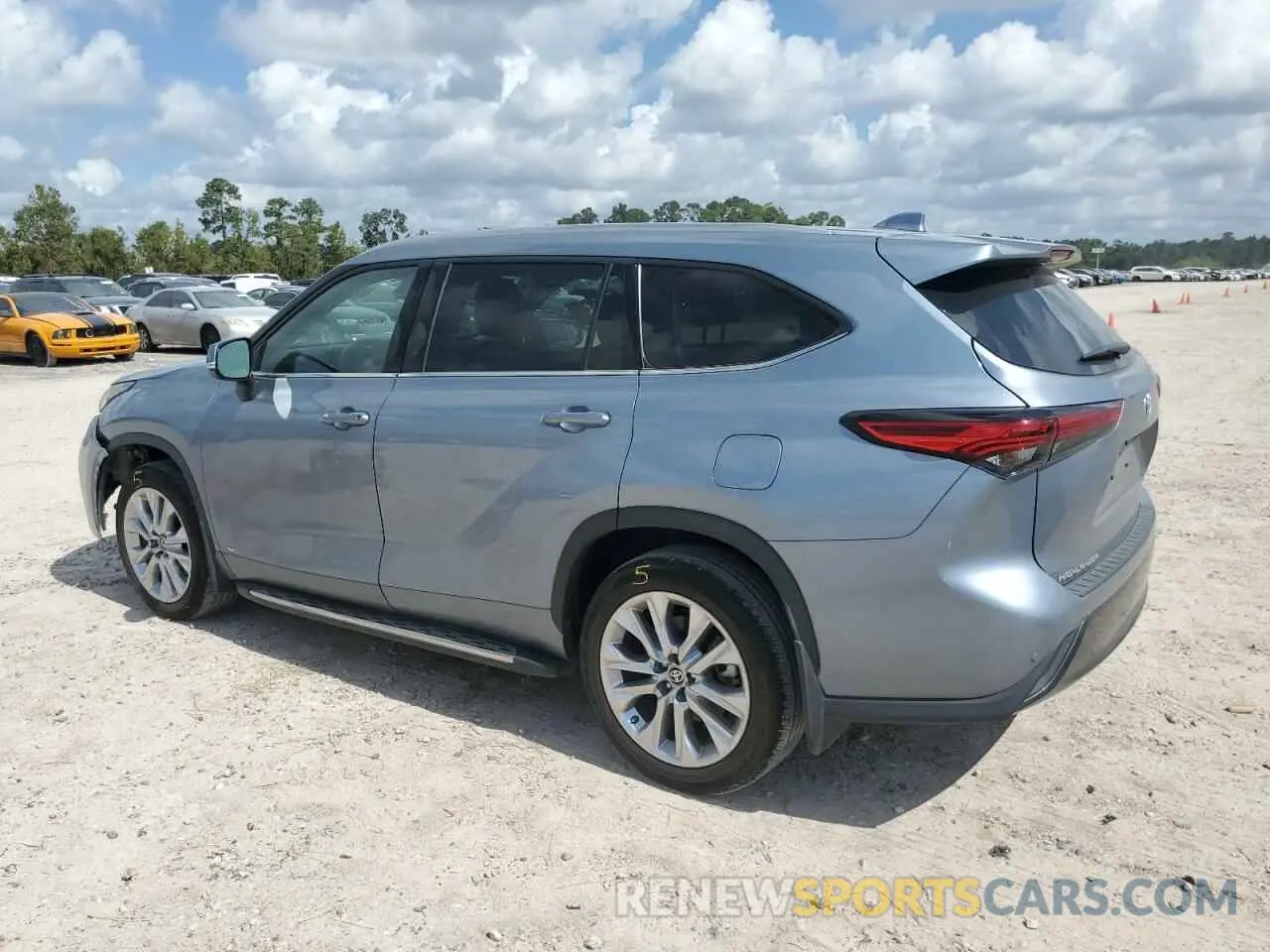 2 fotografías del automóvil dañado 5TDXBRCH5PS123976 TOYOTA HIGHLANDER 2023
