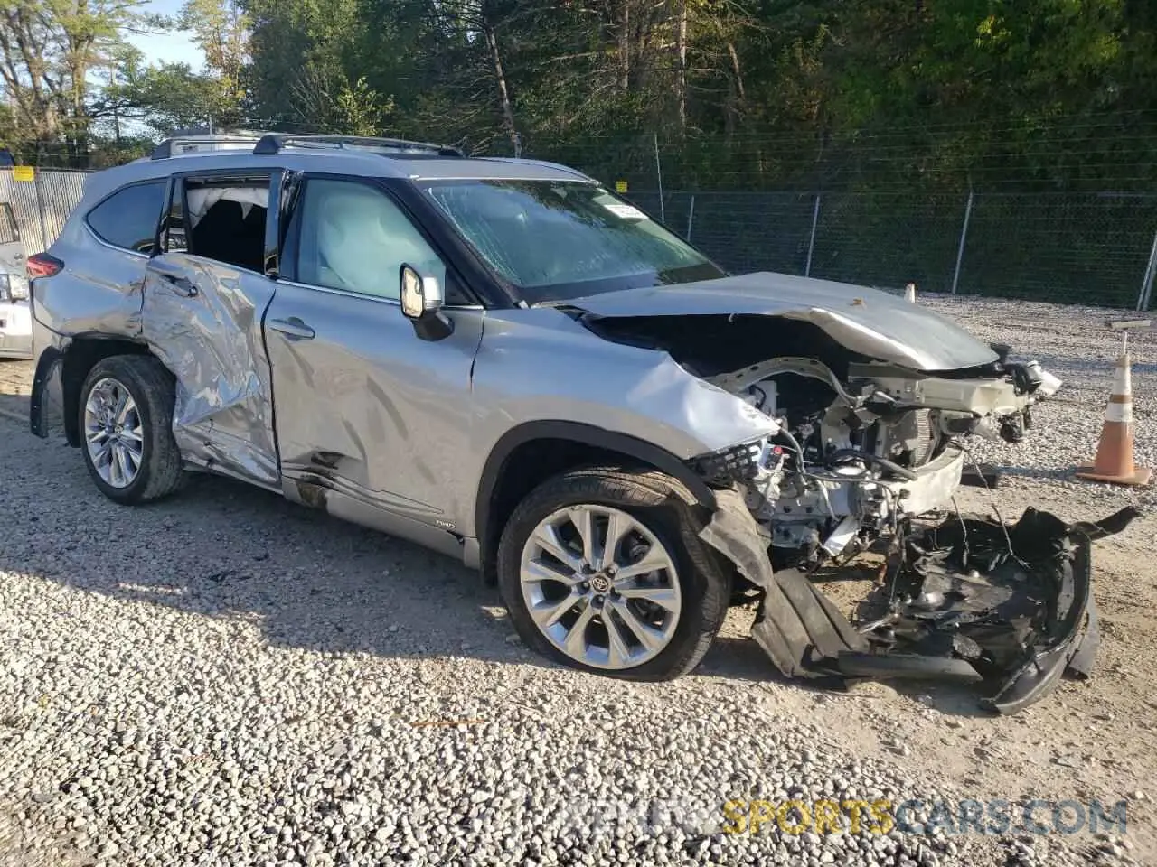 4 fotografías del automóvil dañado 5TDXBRCH6PS602231 TOYOTA HIGHLANDER 2023