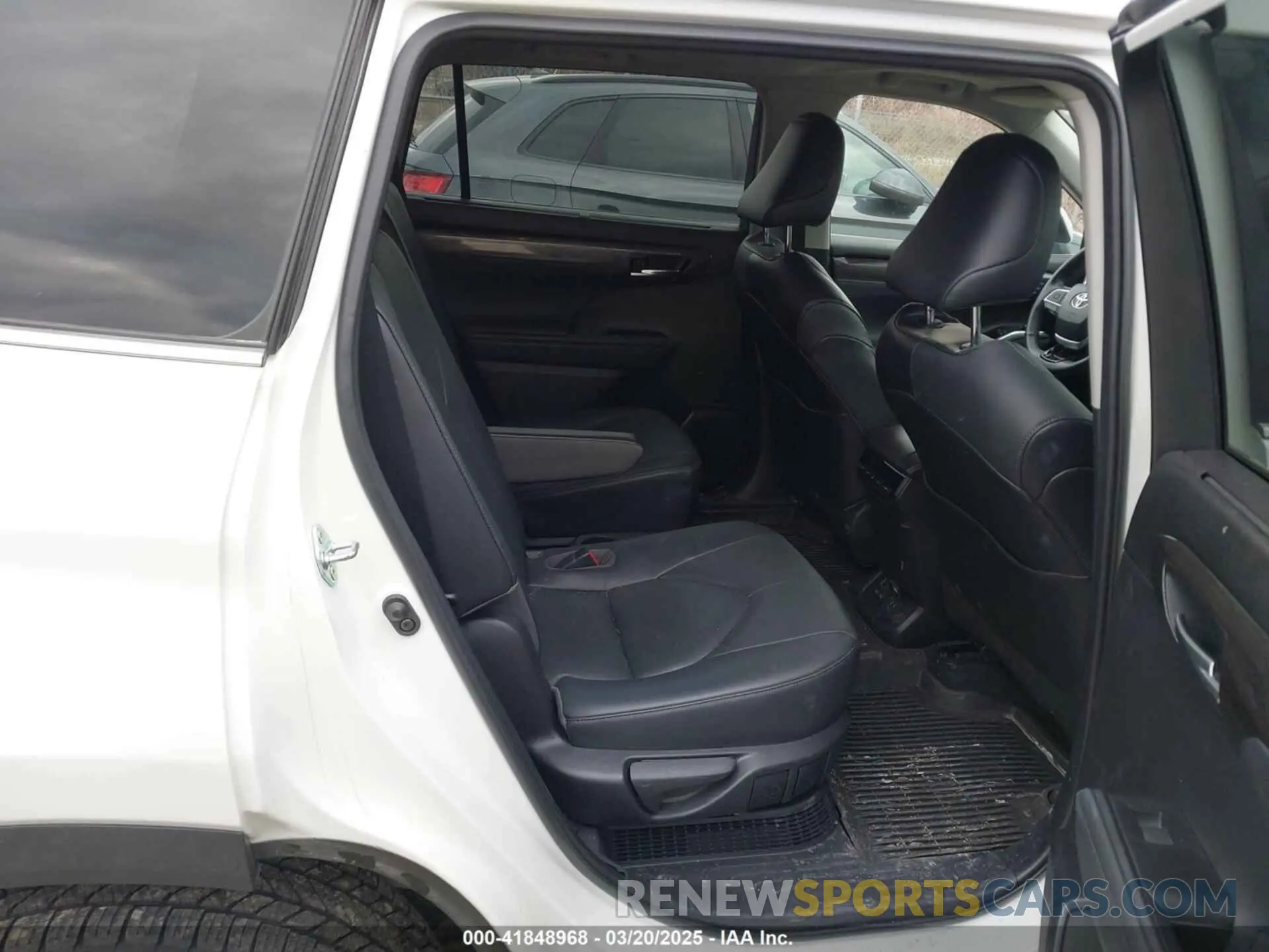 8 fotografías del automóvil dañado 5TDXBRCH8PS126869 TOYOTA HIGHLANDER 2023