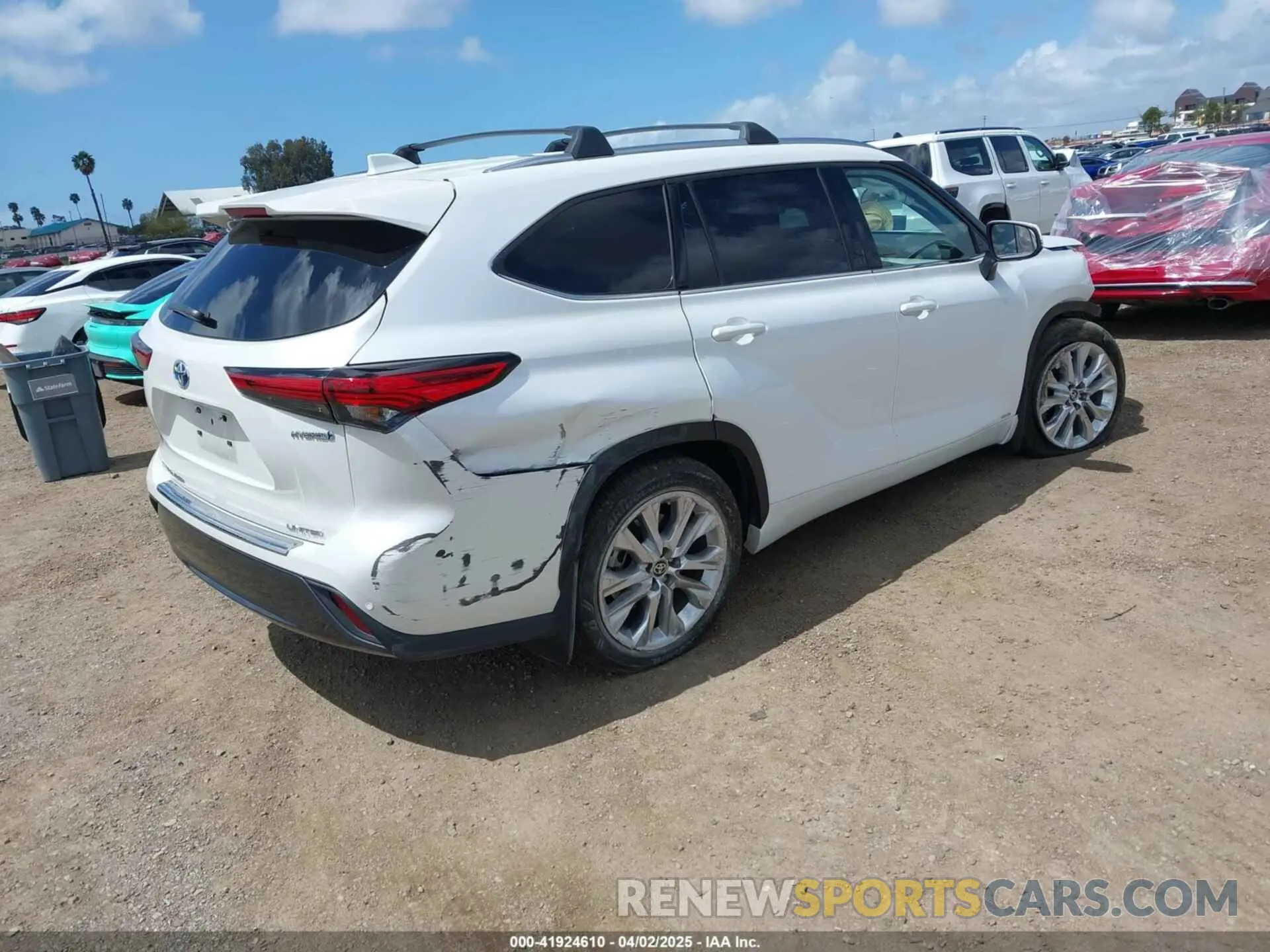 4 fotografías del automóvil dañado 5TDXBRCH8PS585948 TOYOTA HIGHLANDER 2023