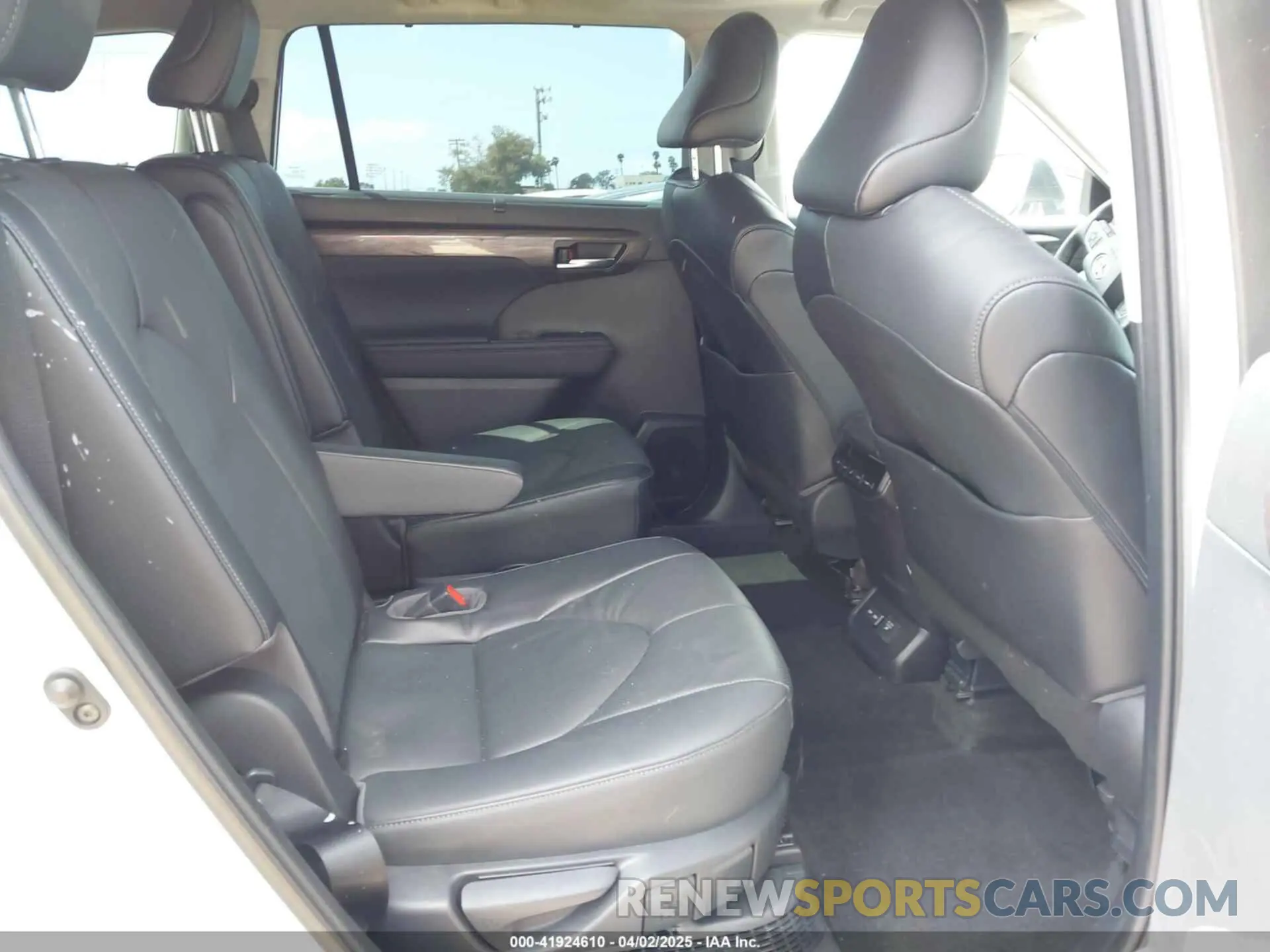 8 fotografías del automóvil dañado 5TDXBRCH8PS585948 TOYOTA HIGHLANDER 2023