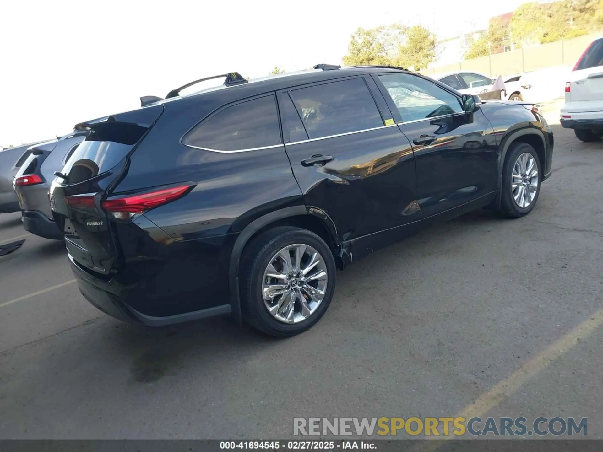 4 fotografías del automóvil dañado 5TDYARAH5PS022947 TOYOTA HIGHLANDER 2023