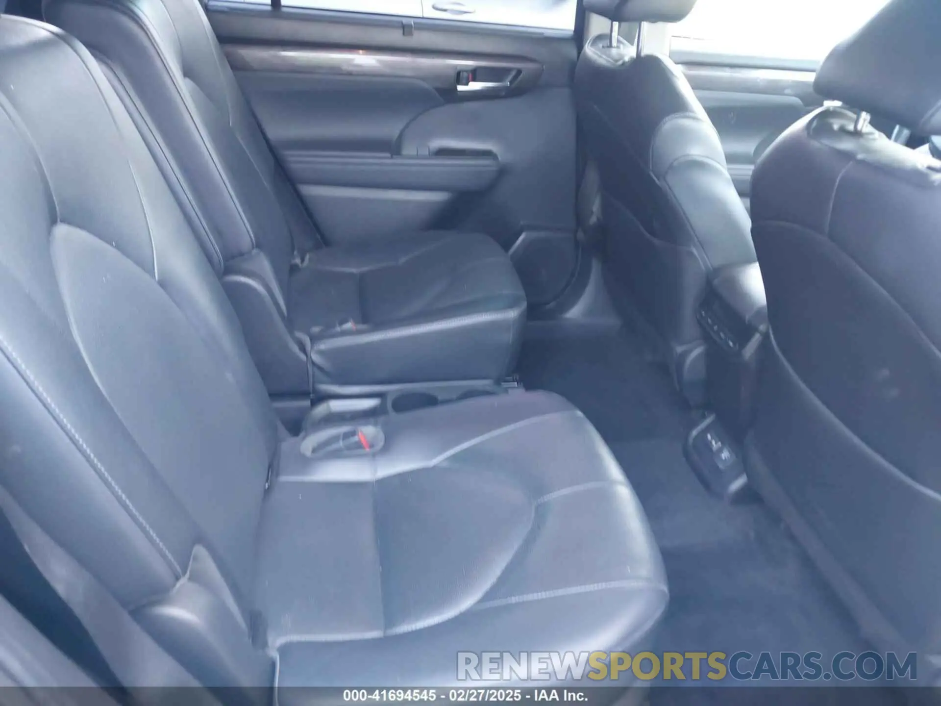 8 fotografías del automóvil dañado 5TDYARAH5PS022947 TOYOTA HIGHLANDER 2023