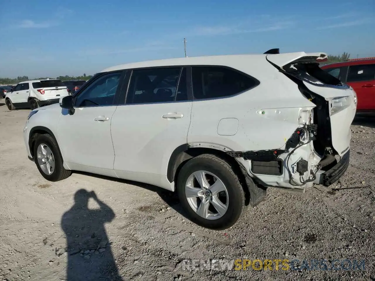 2 fotografías del automóvil dañado 5TDZARAH2PS518731 TOYOTA HIGHLANDER 2023
