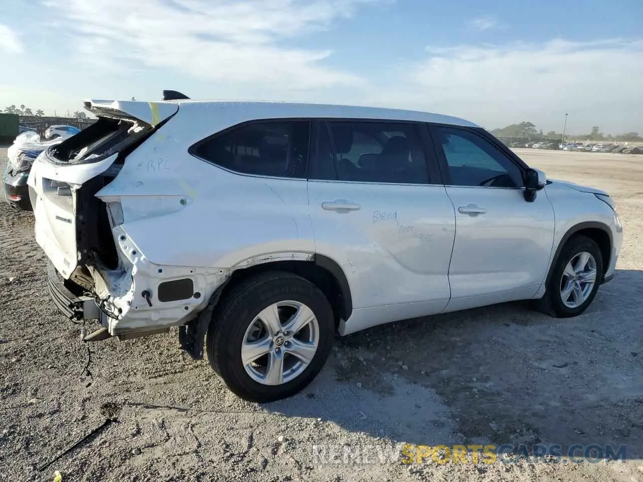 3 fotografías del automóvil dañado 5TDZARAH2PS518731 TOYOTA HIGHLANDER 2023
