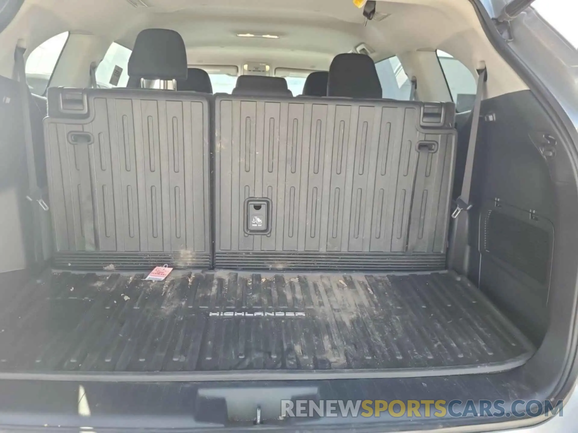 15 fotografías del automóvil dañado 5TDZARAHXPS527564 TOYOTA HIGHLANDER 2023
