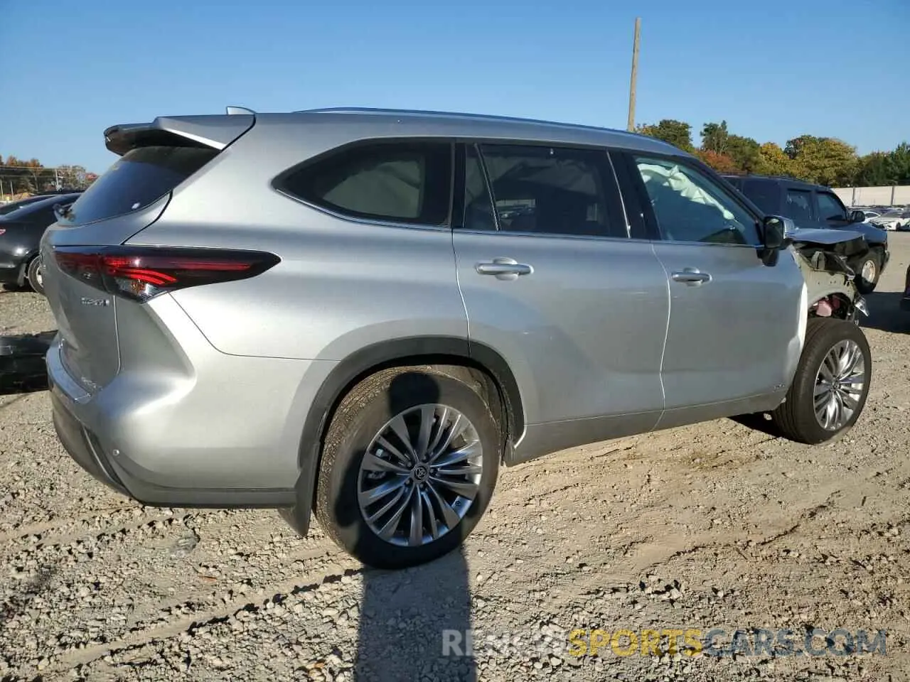 3 fotografías del automóvil dañado 5TDEBRCH0RS142347 TOYOTA HIGHLANDER 2024