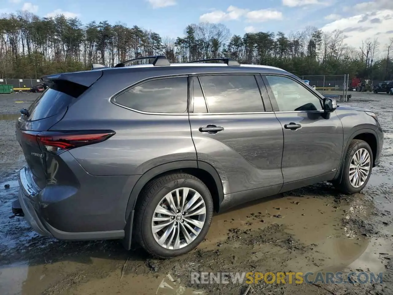 3 fotografías del automóvil dañado 5TDEBRCH1RS640069 TOYOTA HIGHLANDER 2024