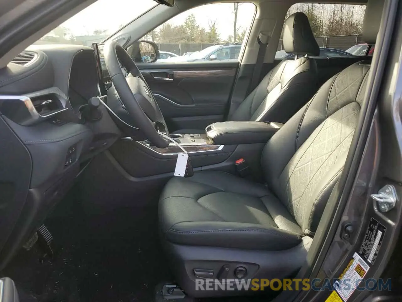 7 fotografías del automóvil dañado 5TDEBRCH1RS640069 TOYOTA HIGHLANDER 2024