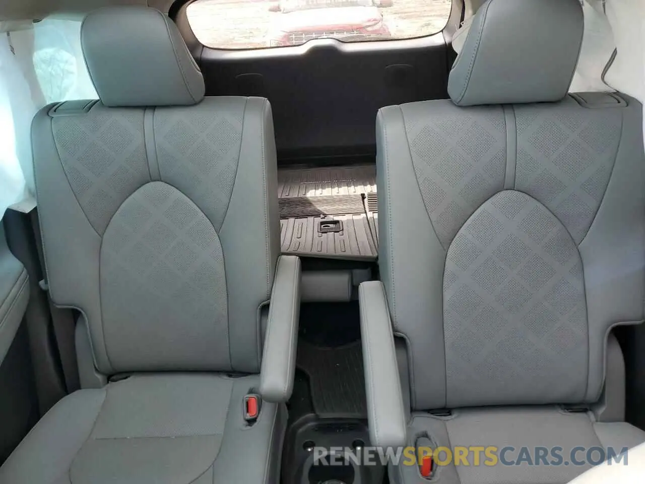 10 fotografías del automóvil dañado 5TDEBRCH6RS608332 TOYOTA HIGHLANDER 2024