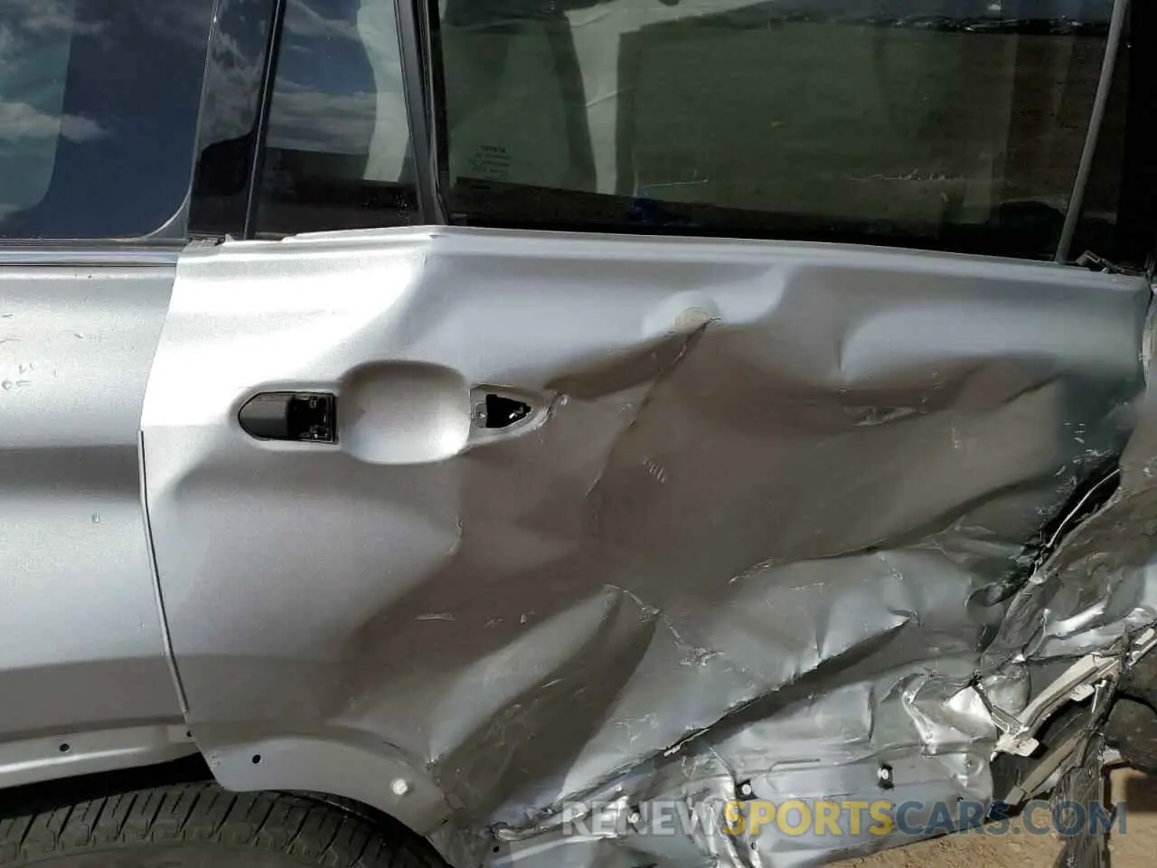 11 fotografías del automóvil dañado 5TDEBRCH6RS608332 TOYOTA HIGHLANDER 2024