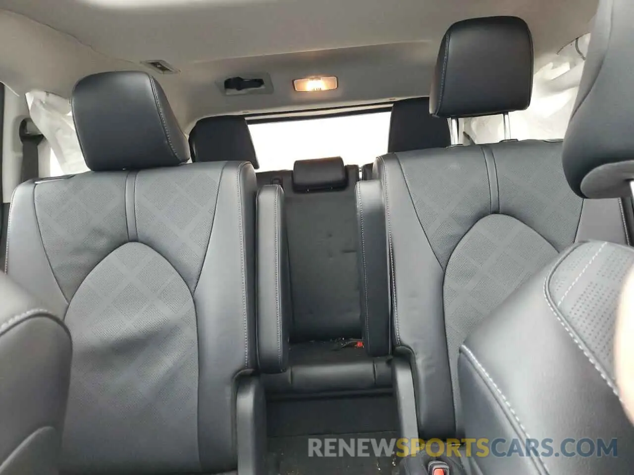 10 fotografías del automóvil dañado 5TDEBRCHXRS603912 TOYOTA HIGHLANDER 2024