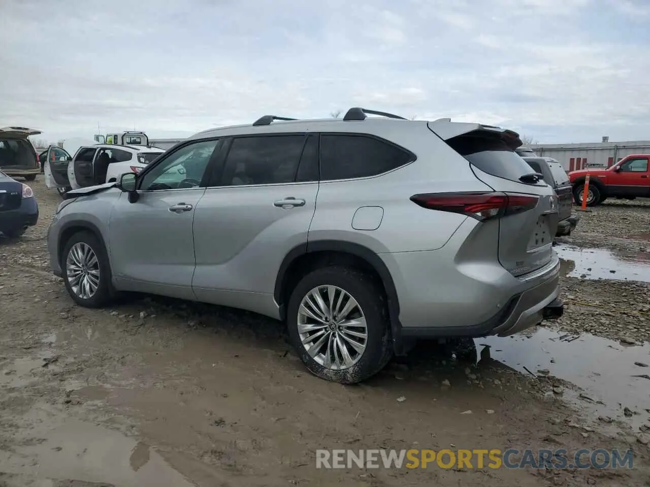 2 fotografías del automóvil dañado 5TDEBRCHXRS603912 TOYOTA HIGHLANDER 2024