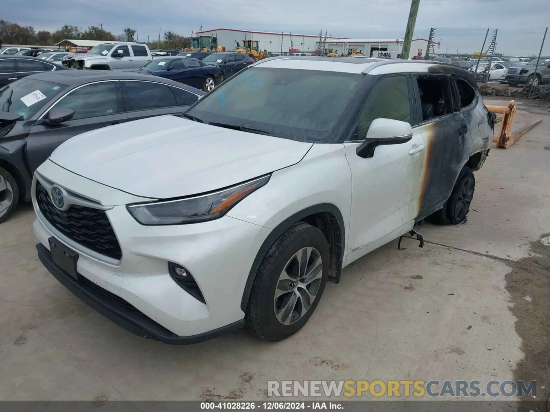 2 fotografías del automóvil dañado 5TDKBRCH7RS636899 TOYOTA HIGHLANDER 2024