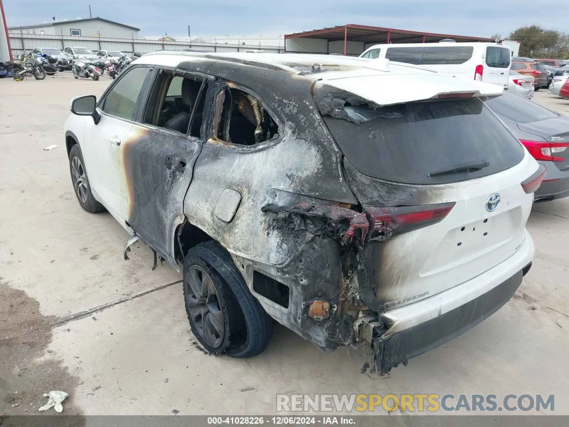 3 fotografías del automóvil dañado 5TDKBRCH7RS636899 TOYOTA HIGHLANDER 2024