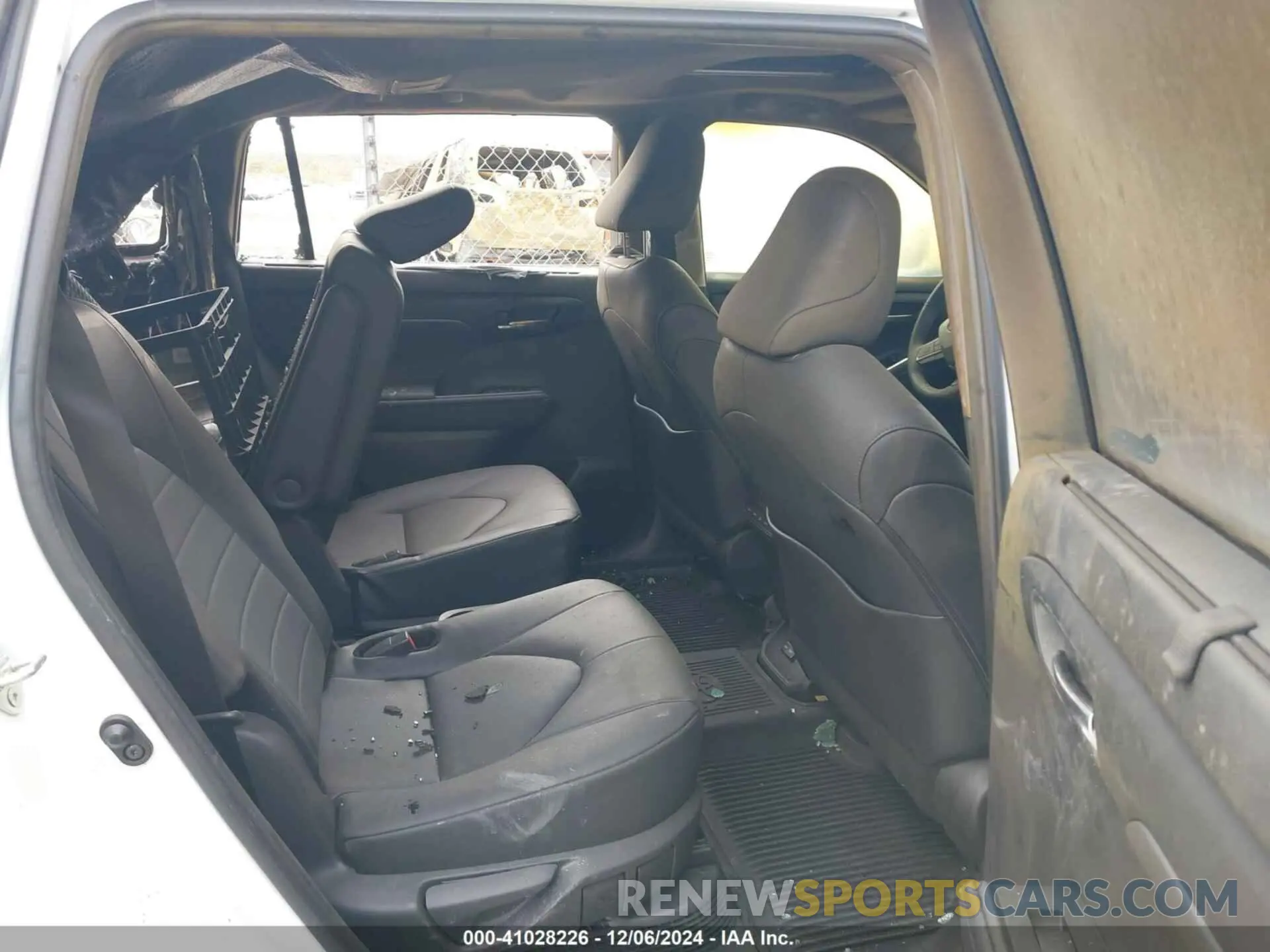8 fotografías del automóvil dañado 5TDKBRCH7RS636899 TOYOTA HIGHLANDER 2024