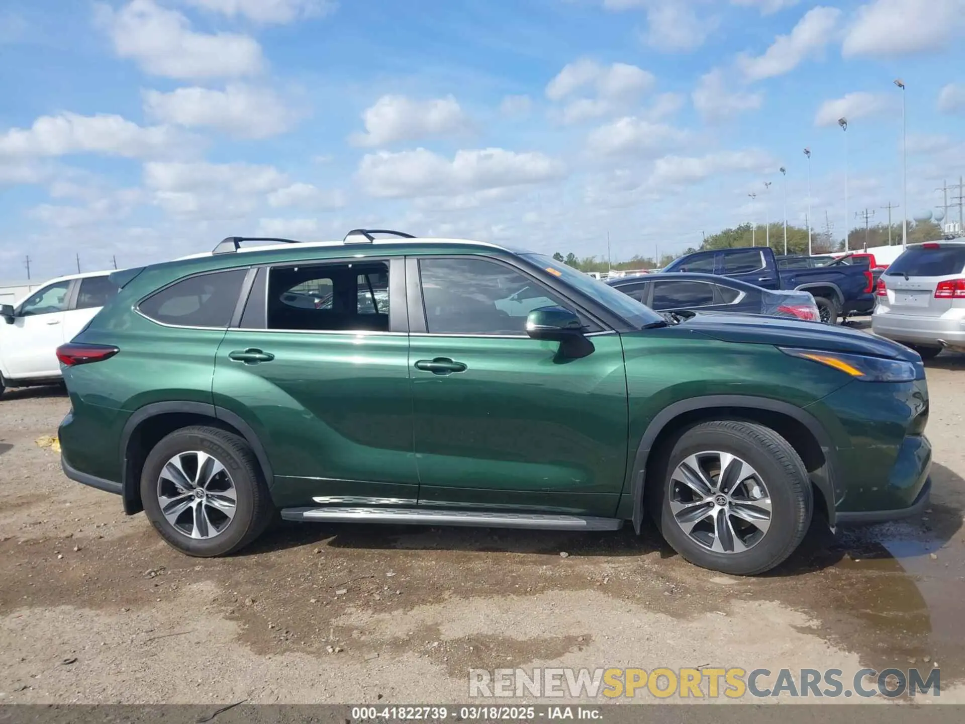 13 fotografías del automóvil dañado 5TDKDRAH0RS528069 TOYOTA HIGHLANDER 2024