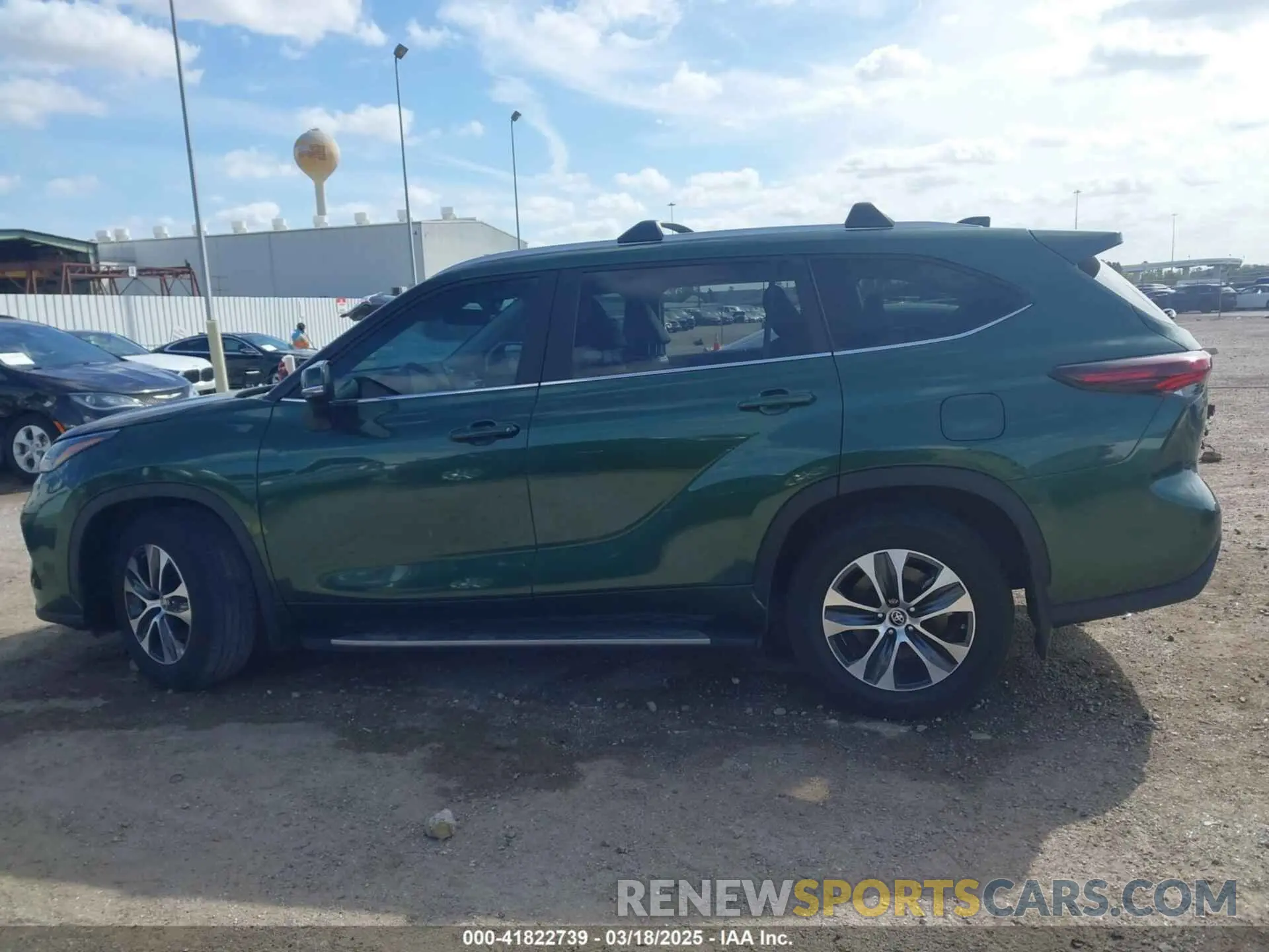 14 fotografías del automóvil dañado 5TDKDRAH0RS528069 TOYOTA HIGHLANDER 2024