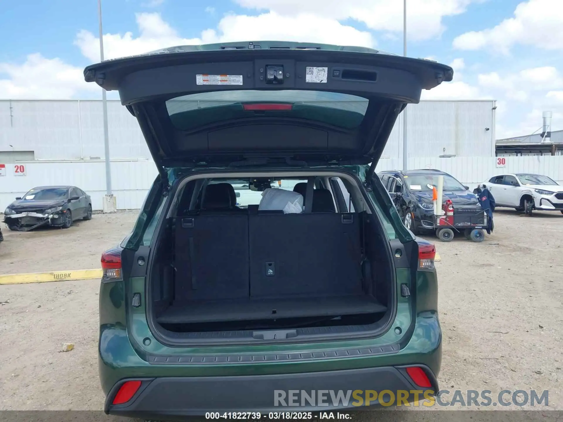 17 fotografías del automóvil dañado 5TDKDRAH0RS528069 TOYOTA HIGHLANDER 2024