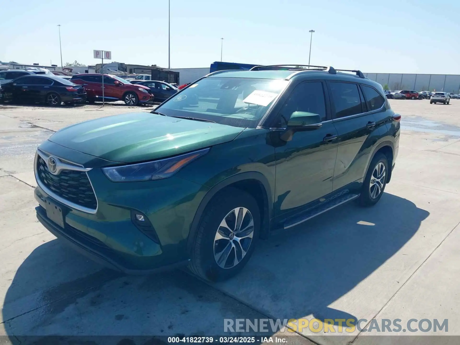 2 fotografías del automóvil dañado 5TDKDRAH0RS528069 TOYOTA HIGHLANDER 2024