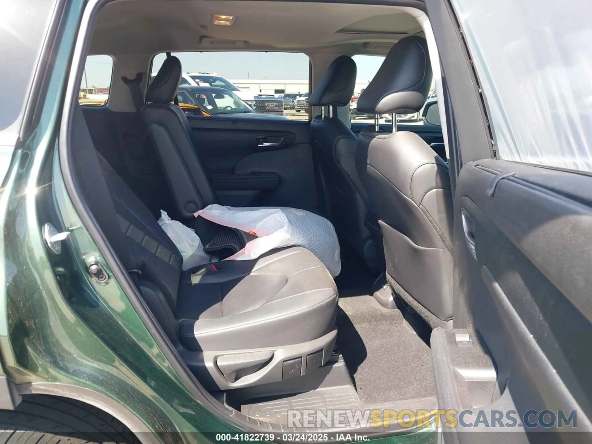 8 fotografías del automóvil dañado 5TDKDRAH0RS528069 TOYOTA HIGHLANDER 2024