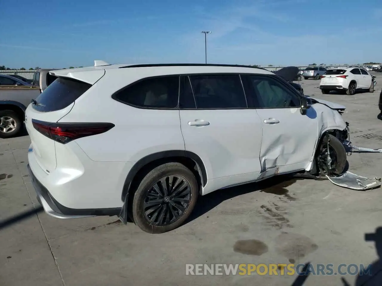 3 fotografías del automóvil dañado 5TDKDRAH0RS532123 TOYOTA HIGHLANDER 2024
