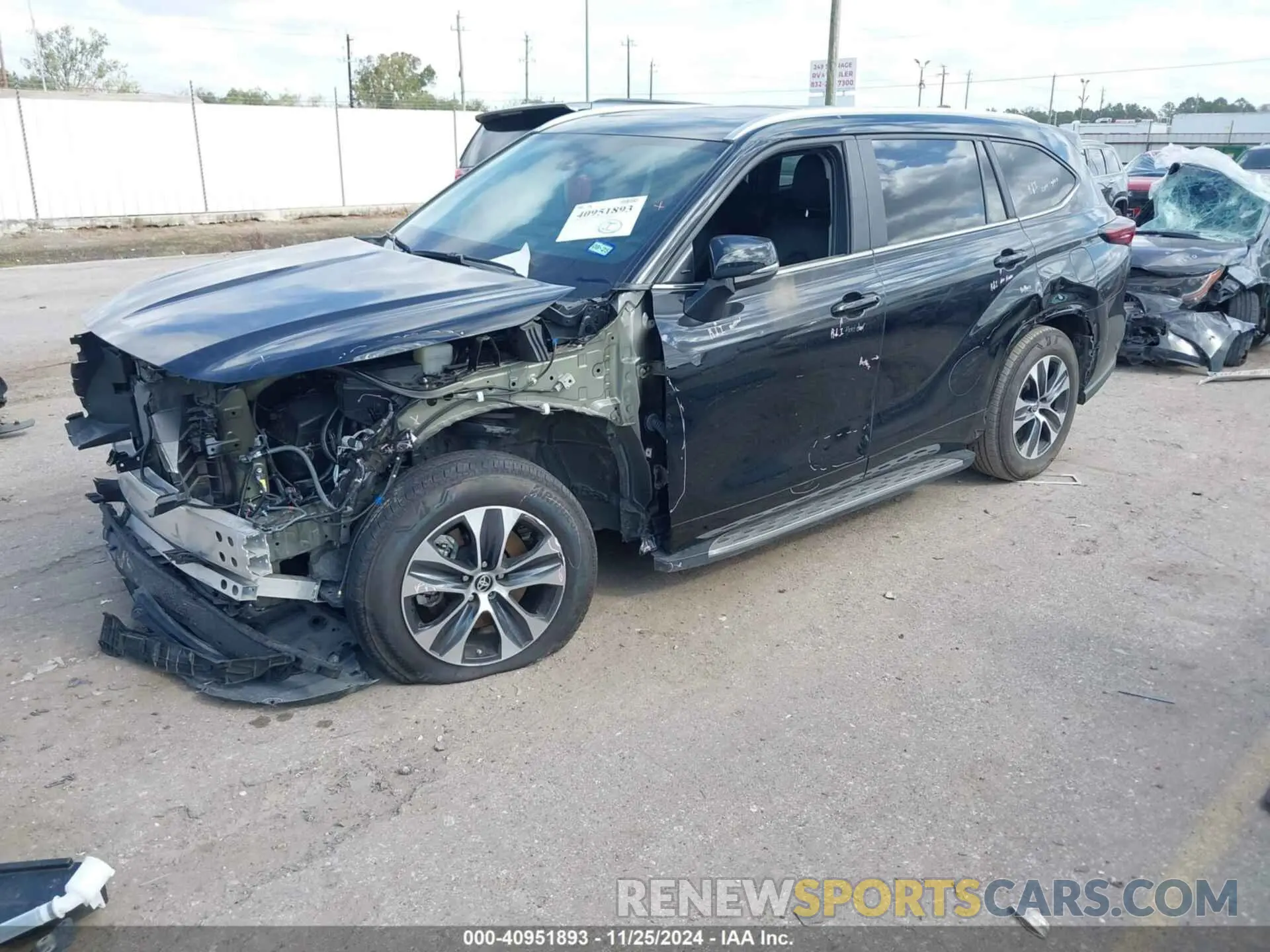 2 fotografías del automóvil dañado 5TDKDRAH3RS532987 TOYOTA HIGHLANDER 2024