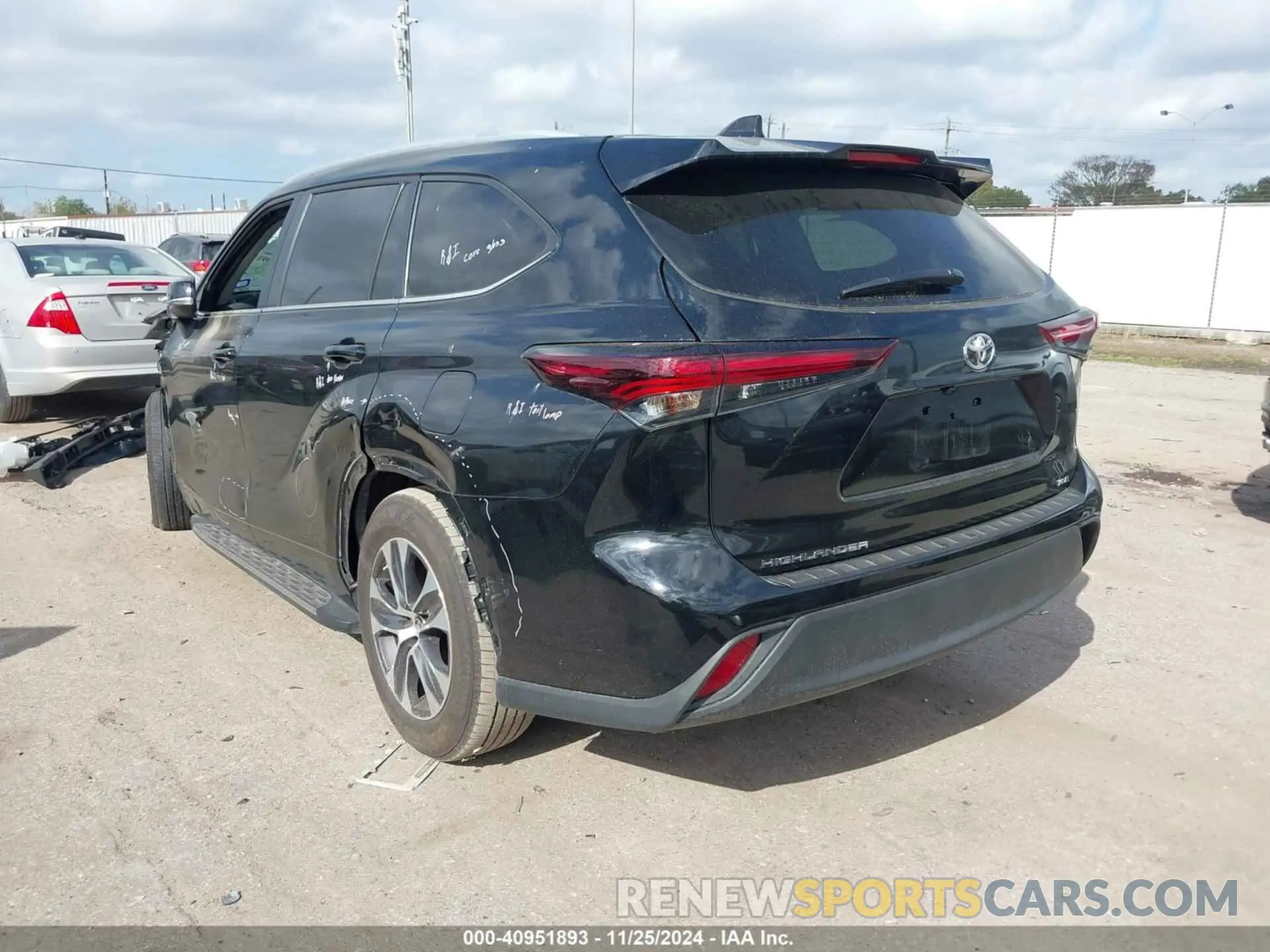 3 fotografías del automóvil dañado 5TDKDRAH3RS532987 TOYOTA HIGHLANDER 2024