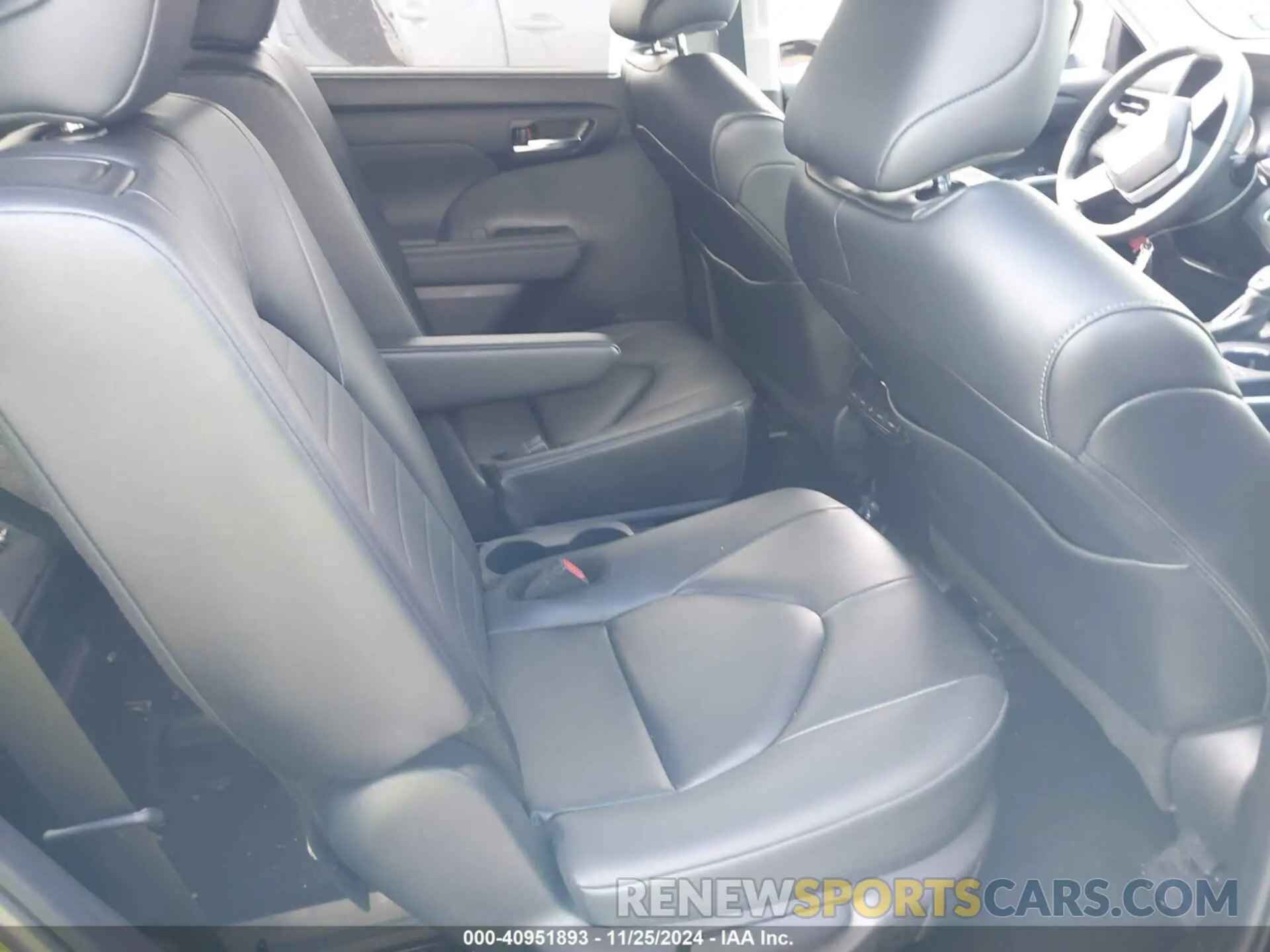 8 fotografías del automóvil dañado 5TDKDRAH3RS532987 TOYOTA HIGHLANDER 2024
