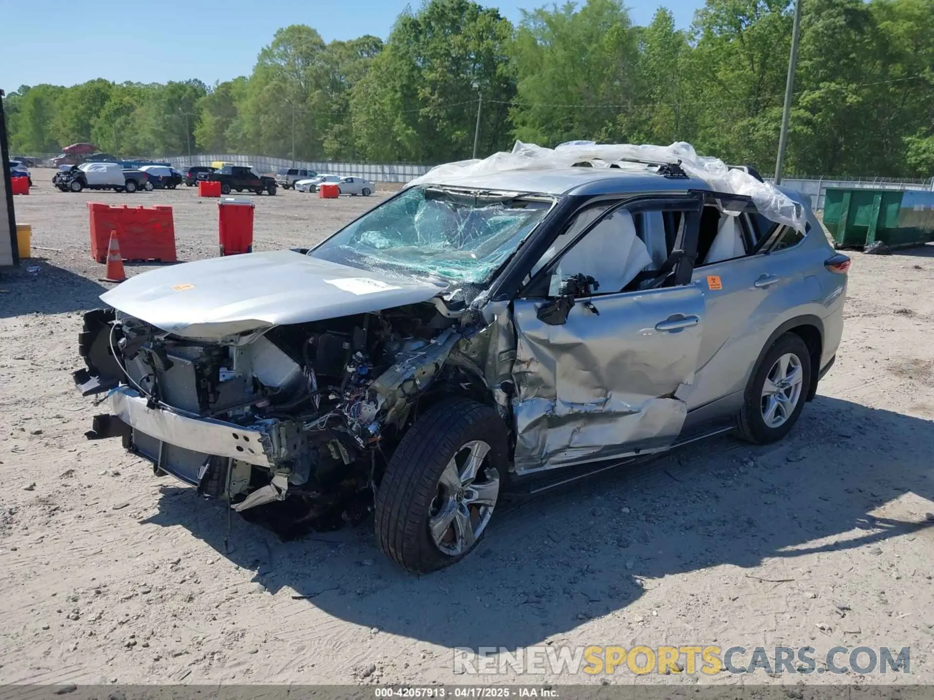 2 fotografías del automóvil dañado 5TDKDRAH7RS543426 TOYOTA HIGHLANDER 2024