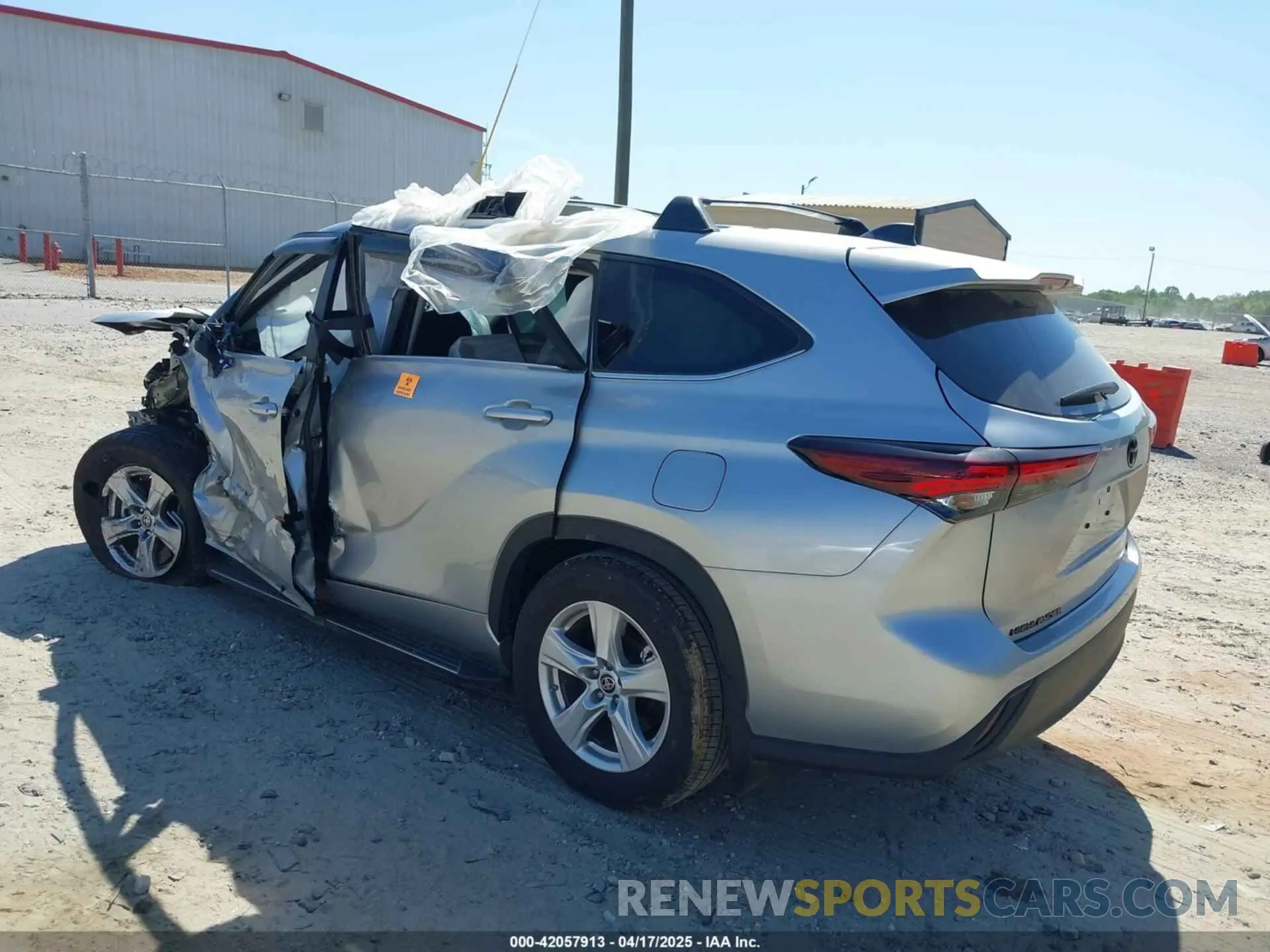 3 fotografías del automóvil dañado 5TDKDRAH7RS543426 TOYOTA HIGHLANDER 2024
